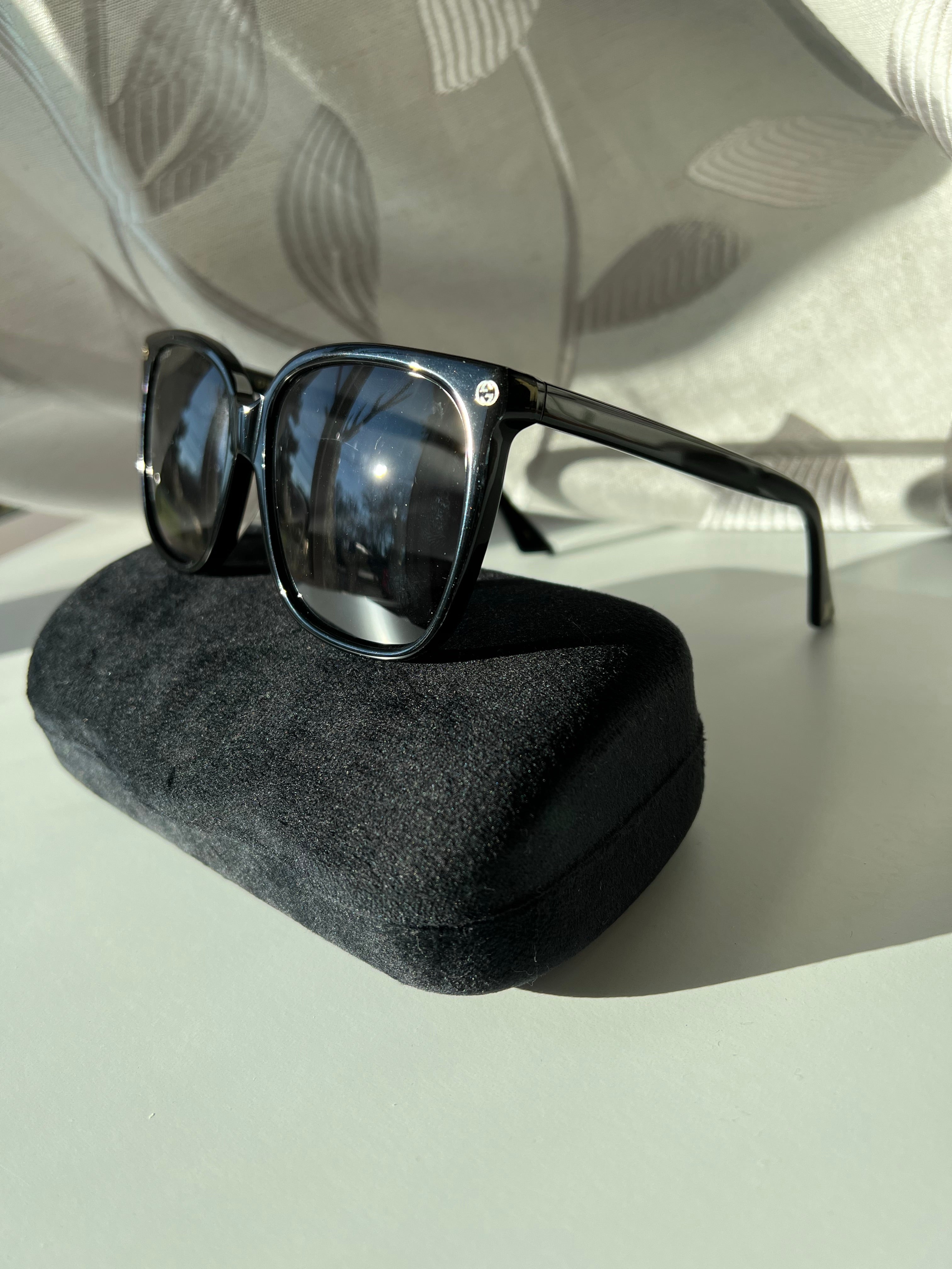 [TOP] GUCCI Bee Black Sunglasses