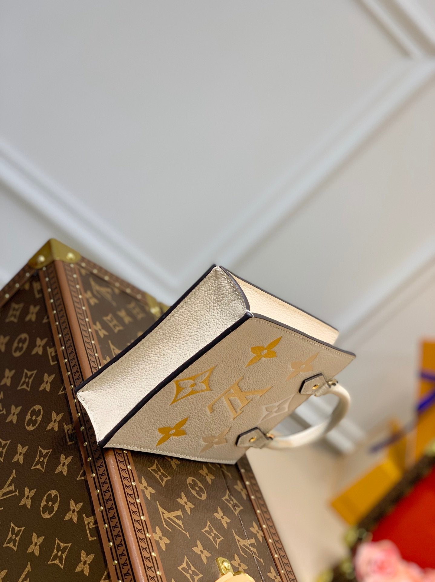 [TOP] Louis Vuitton LV £V Petit Sac Plat Bag By The Pool 20/21/10cm- Cream & Orange