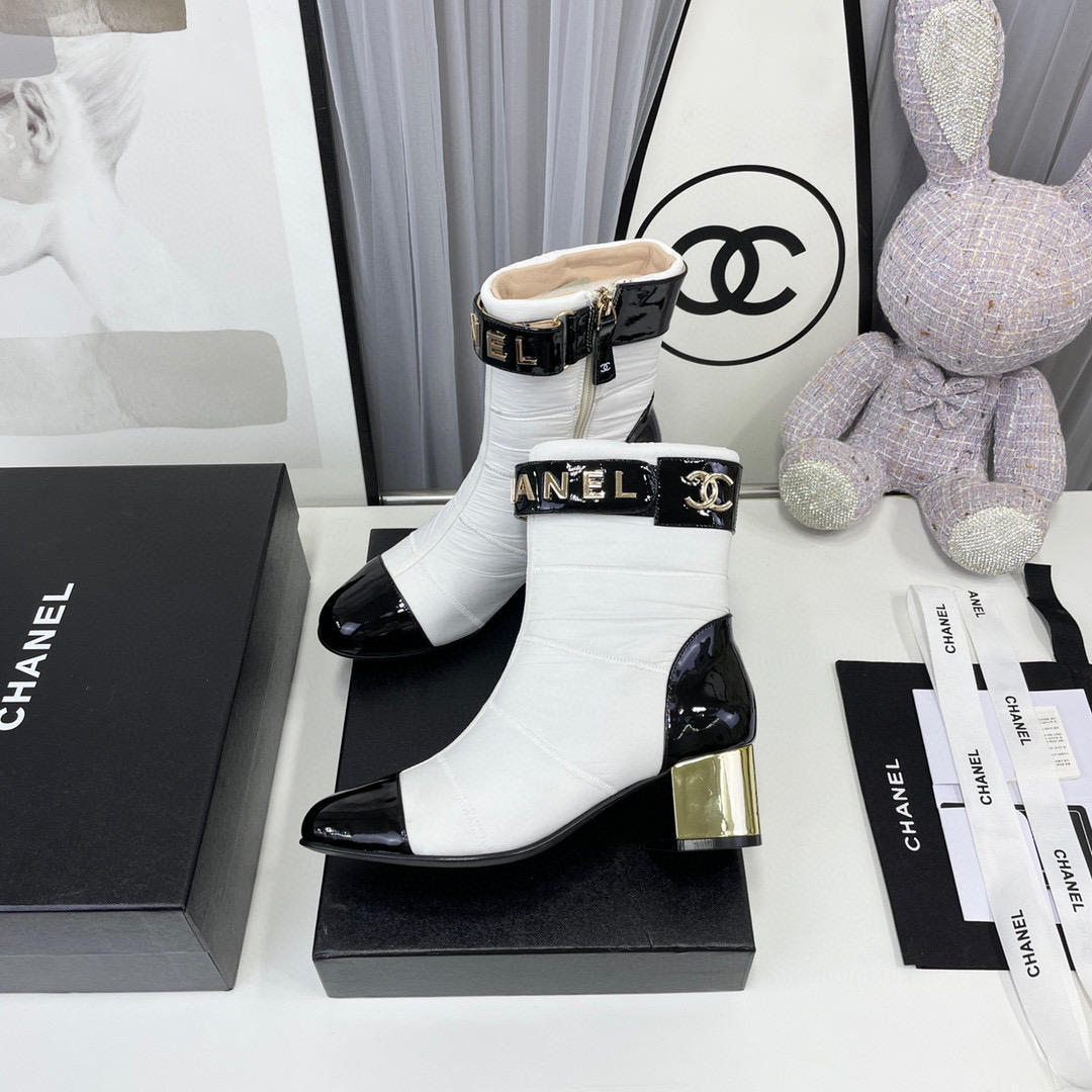 [TOP] CHANEL Quilted Lambskin Boots - White