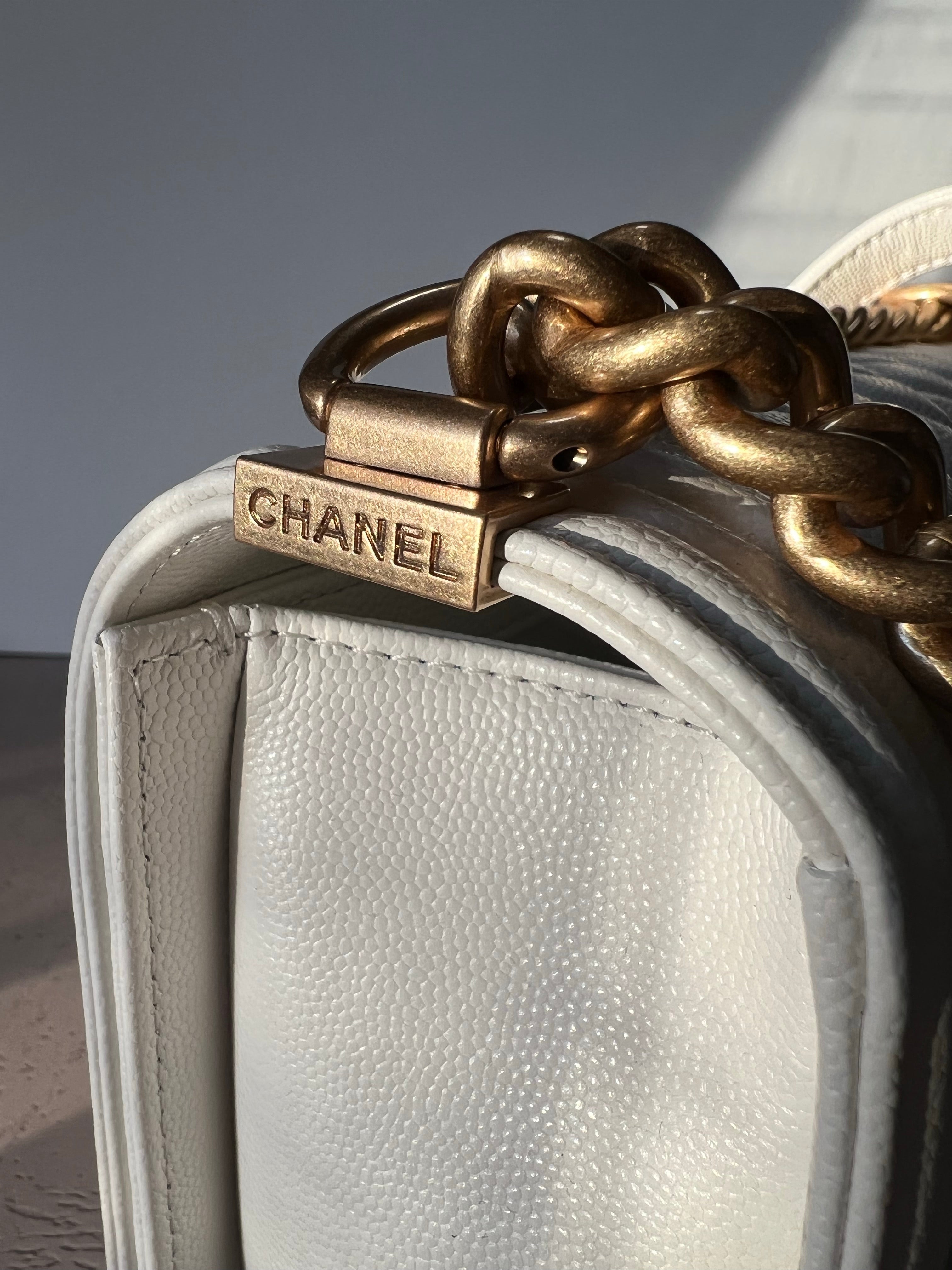 [TOP] CHANEL Le Boy Bag Caviar Medium 25CM  - White & GHW
