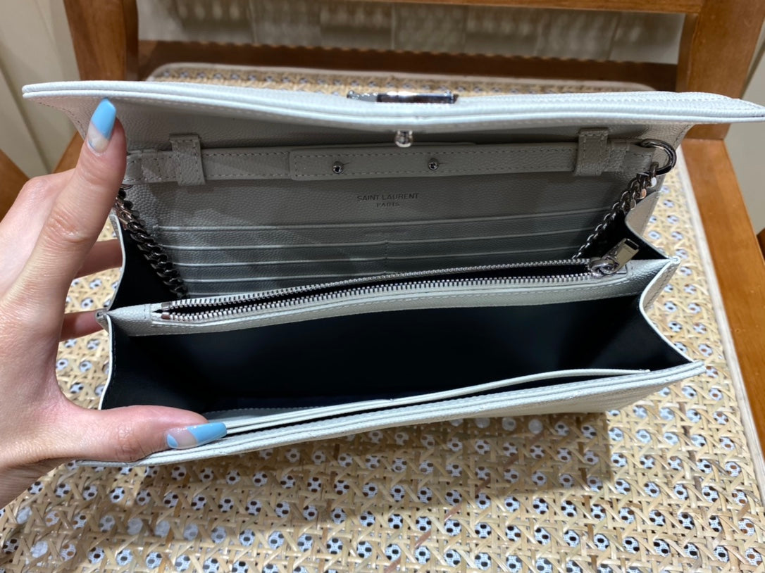 [TOP] Yves Saint Laurent YSL Woc Matelasse Medium Bag - White SHW