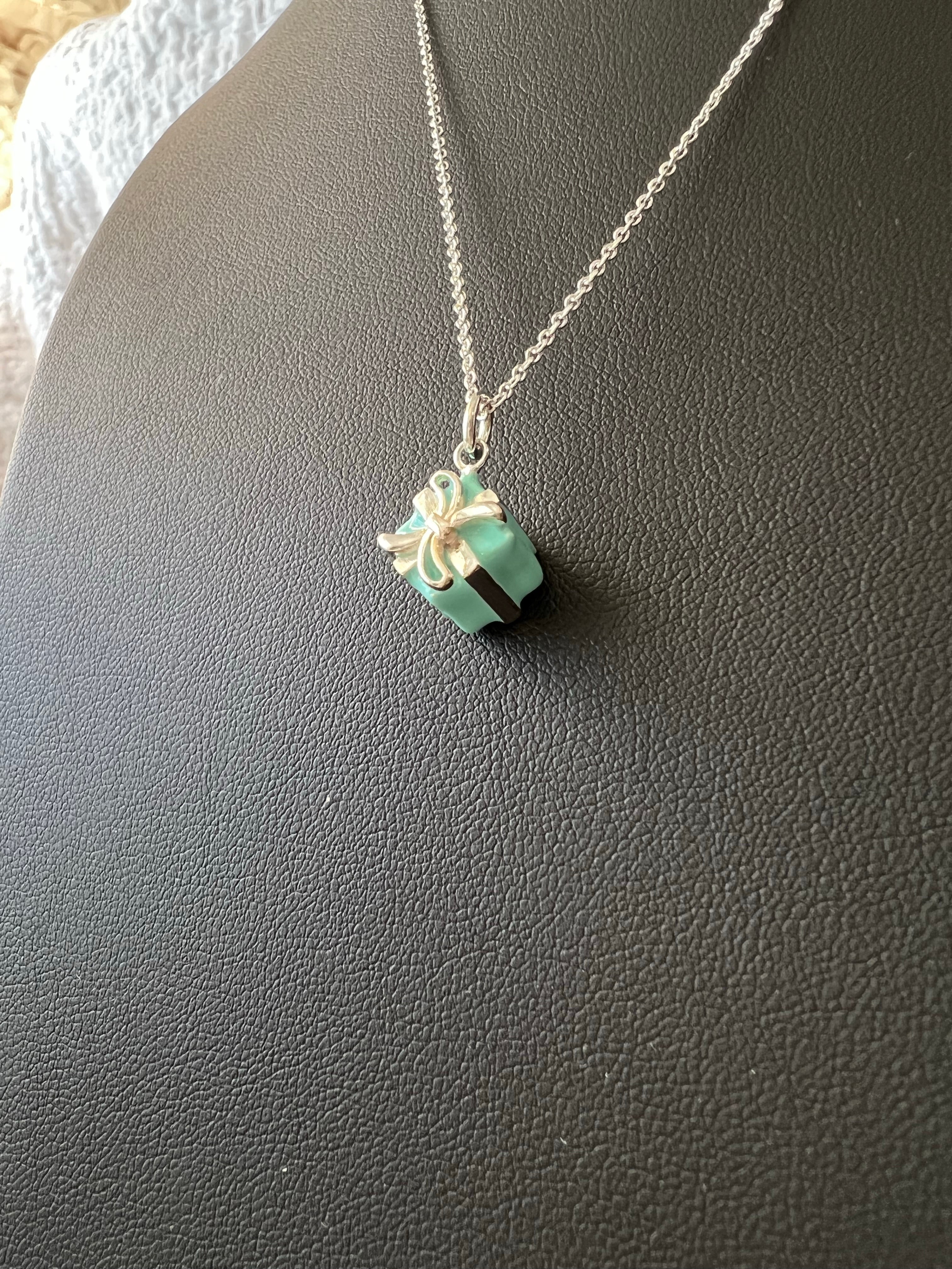 [TOP] Tiffany & Co. Blue Gift Box Necklace