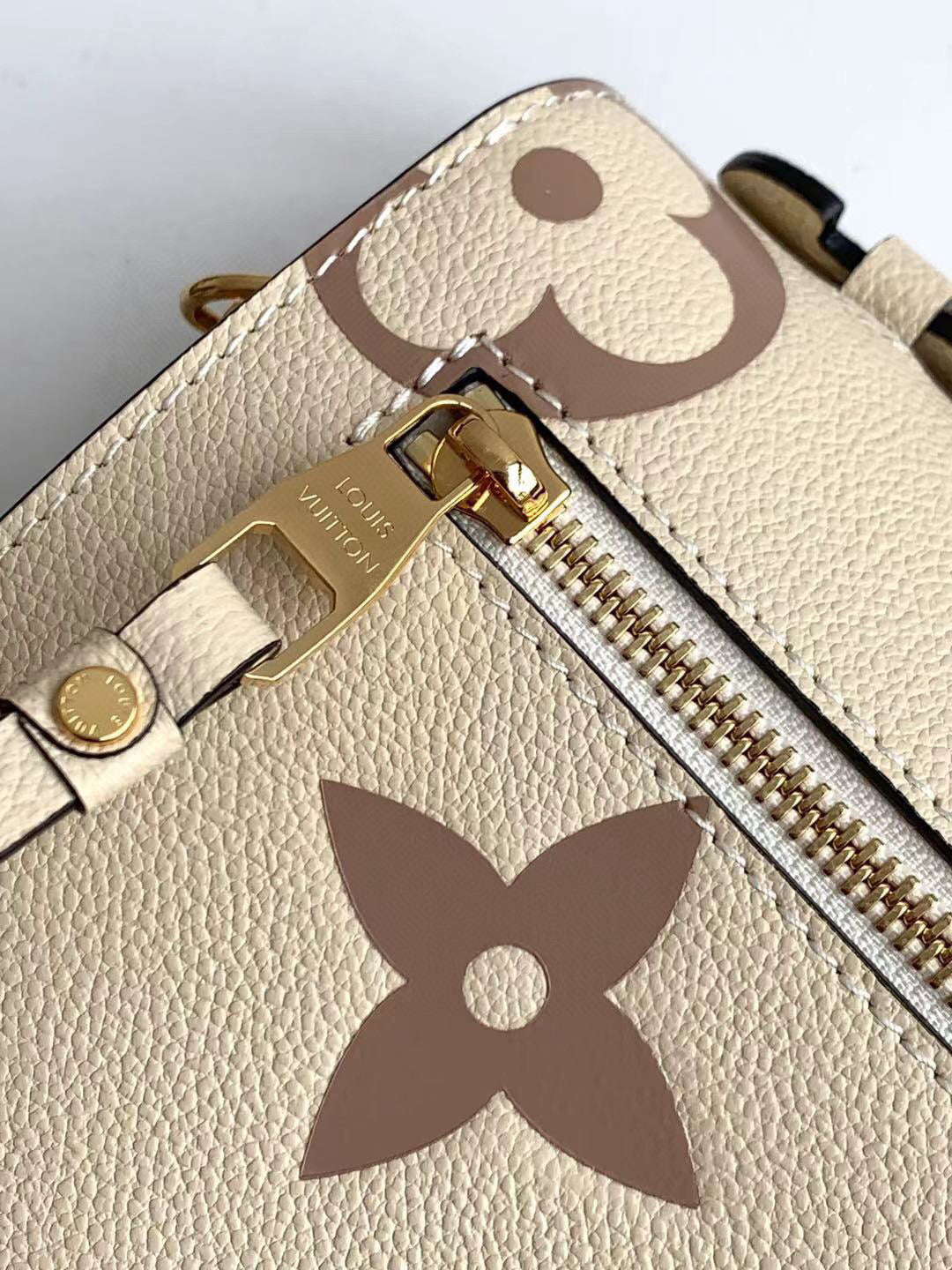 [TOP] Louis Vuitton LV Metis Giant Monogram Empreinte 2 Tones 25X19X7cm- White