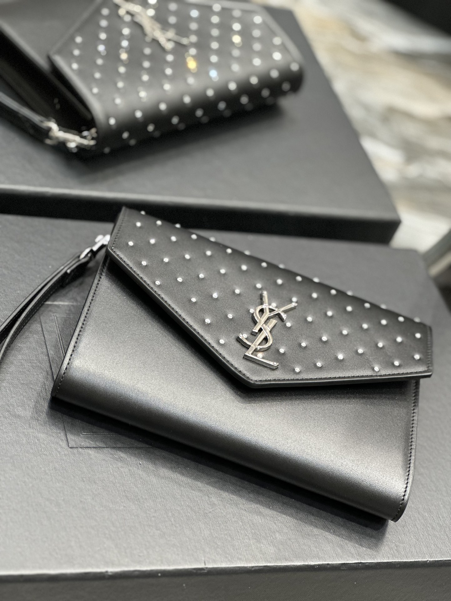 [TOP] Yves Saint Laurent YSL Monogram Plain Cowhide Diamond HandBag - Black