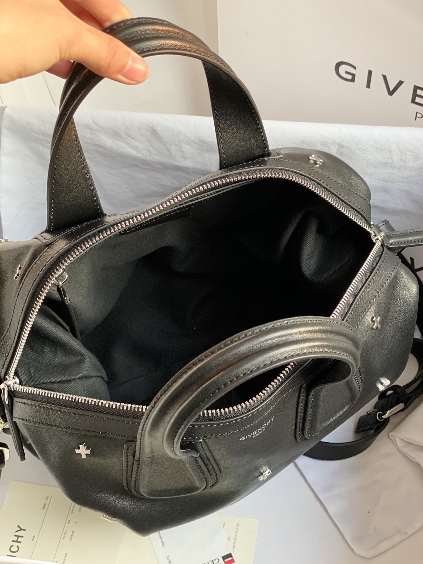 [Top] GIVENCHY Nightingale Rivet Handbag 28cm - Black