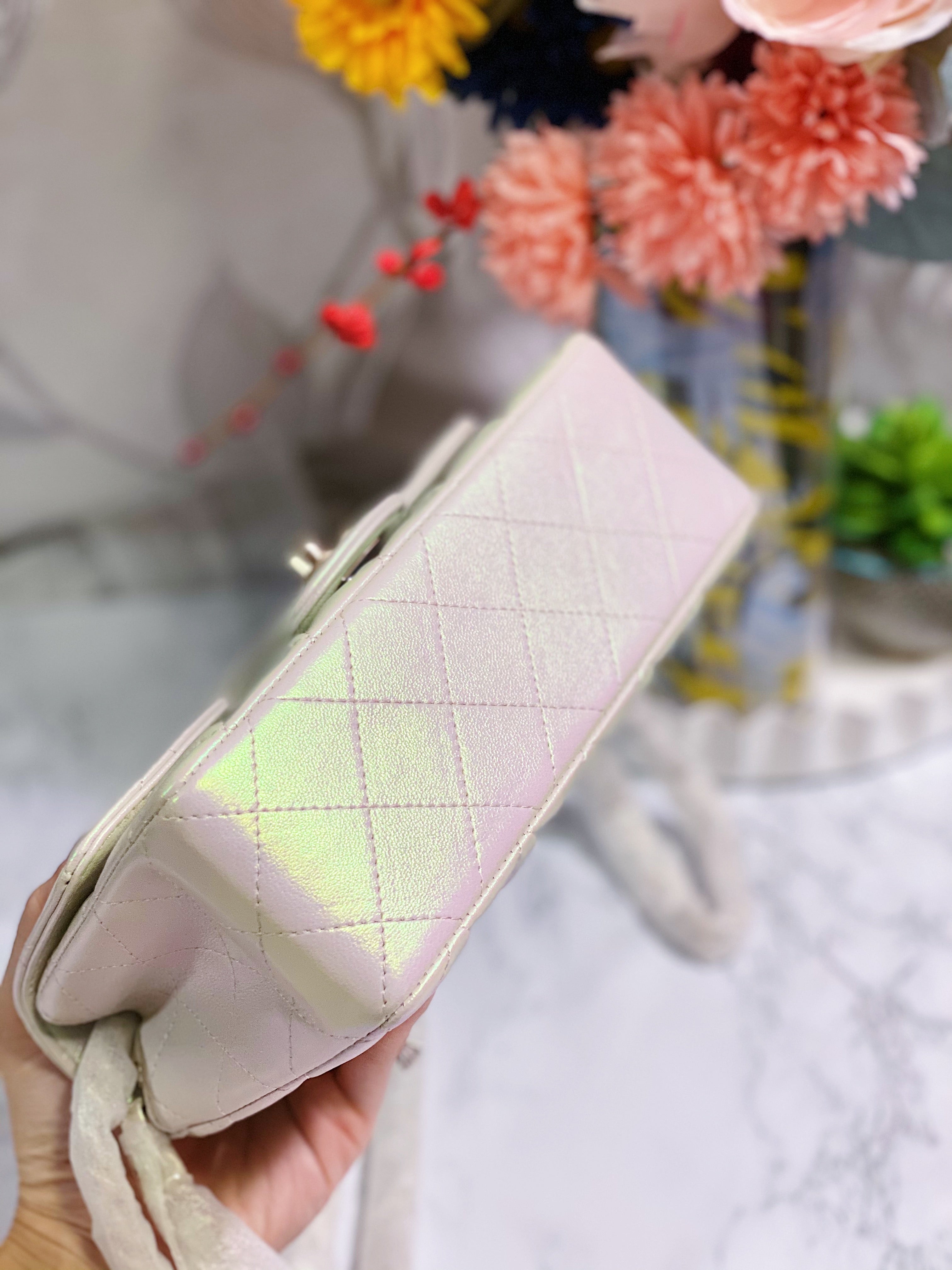 [TOP] CHANEL Classic Flap Bag Outside Thread Mini 20CM - White Iridescent