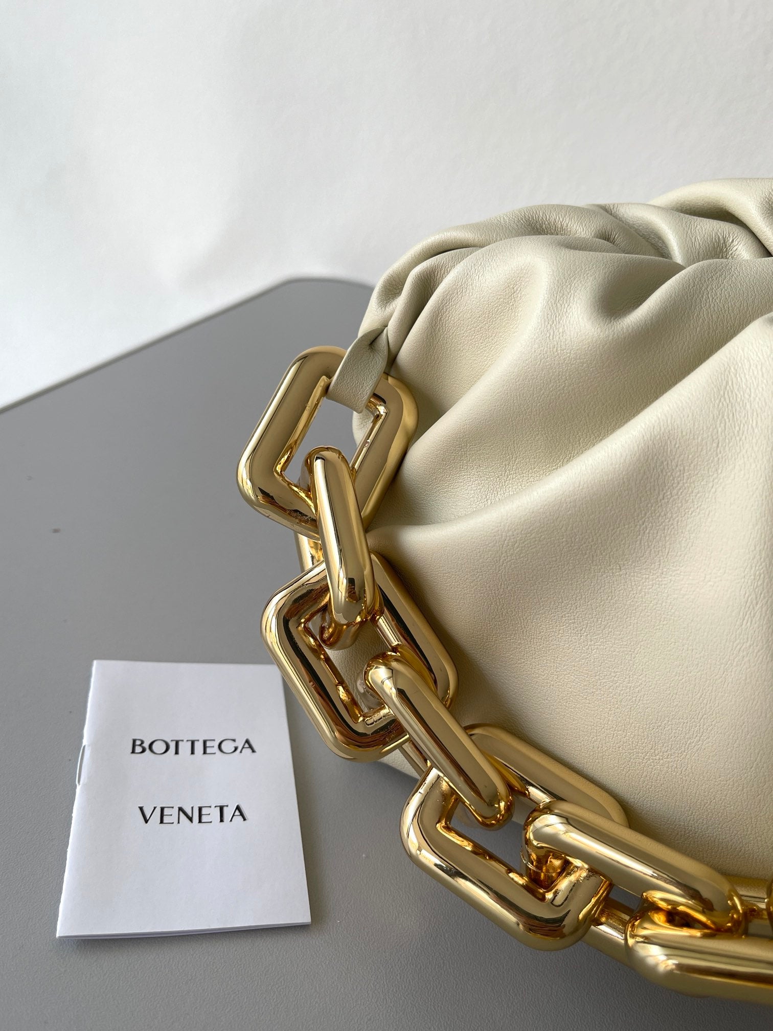 [TOP] Bottega Veneta BV The Chain Pouch 31*16*12cm - Cream