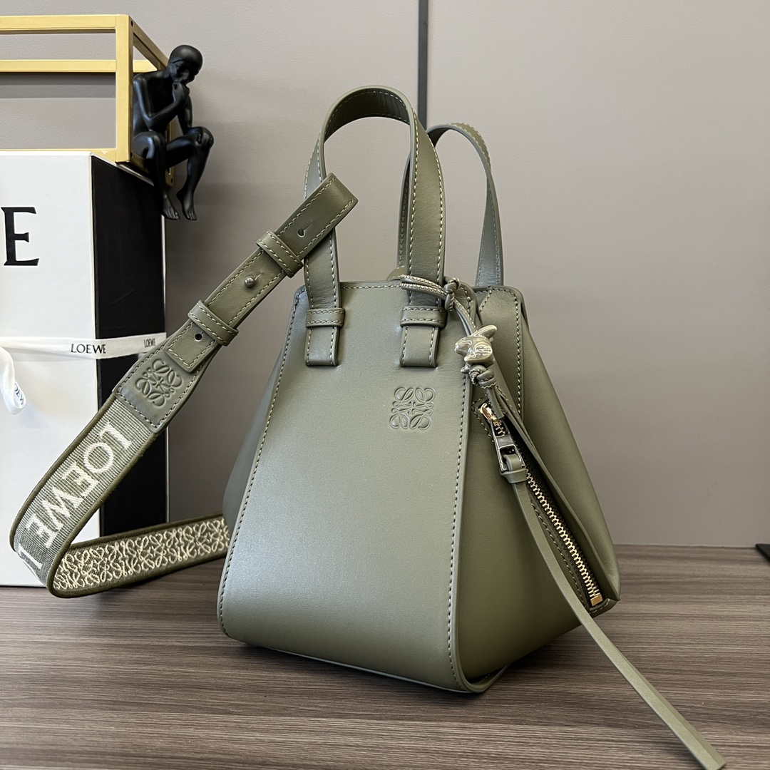 [TOP] LOEWE Calfskin Hammock Bag 19.5*14.4*20.8 cm -Green