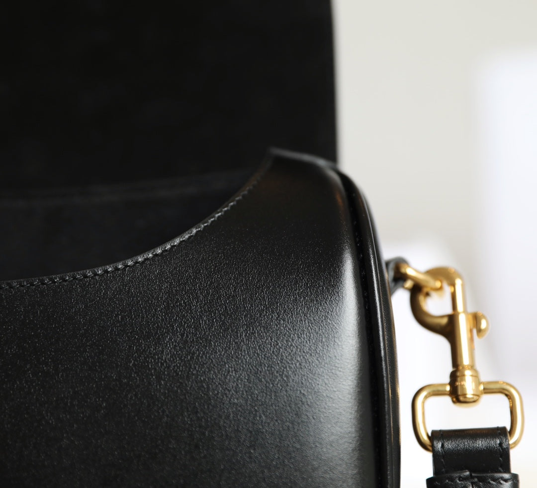 [TOP] Christian Dior Bobby Bag Calfskin Medium - Black