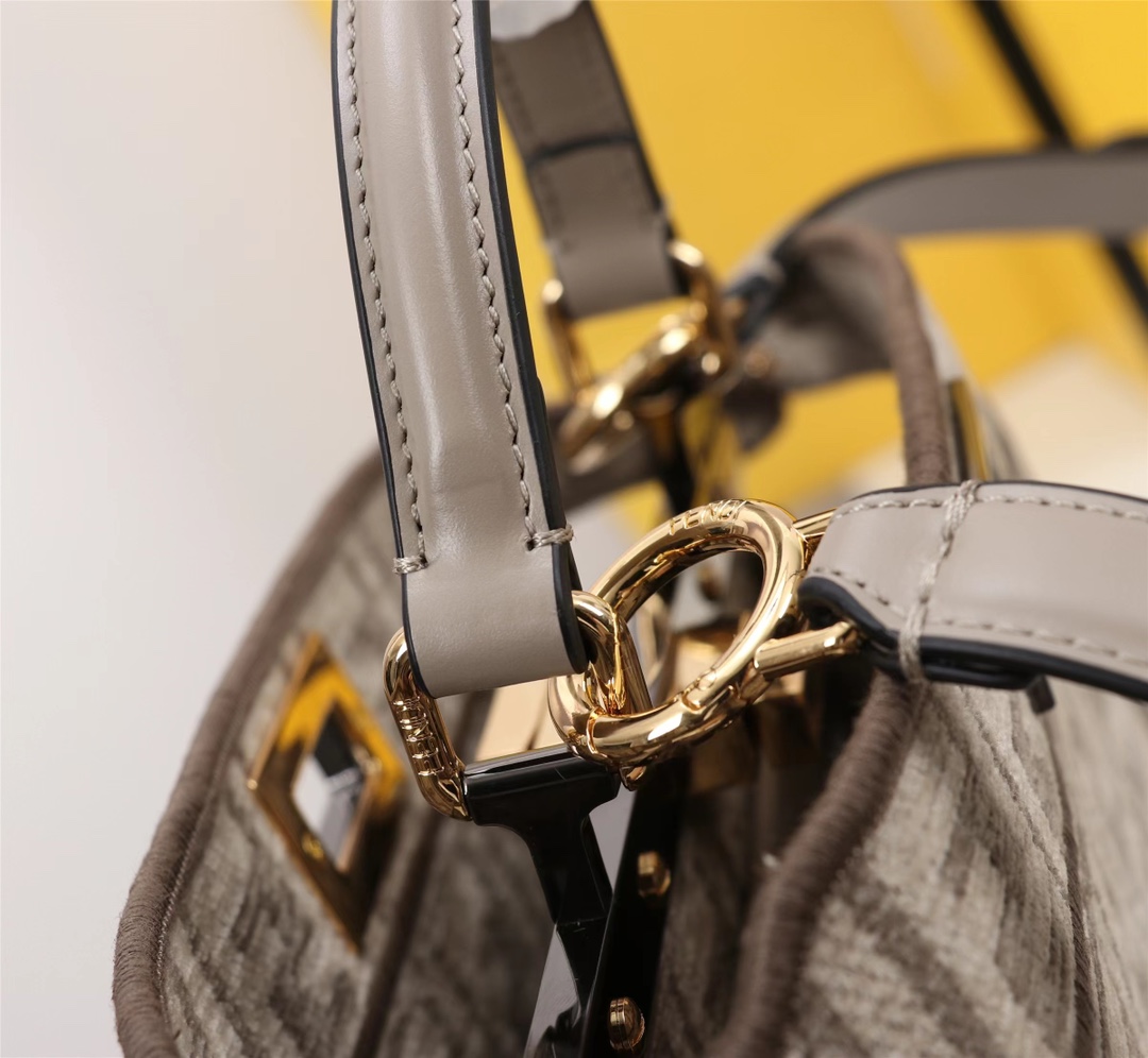 [TOP] FENDI Peekaboo ISeeU Small Handbag