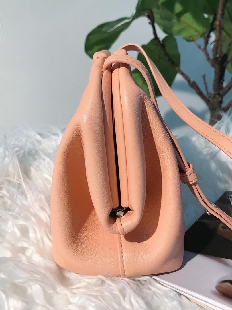[TOP] Bottega Veneta BV  Point Bag - Peach