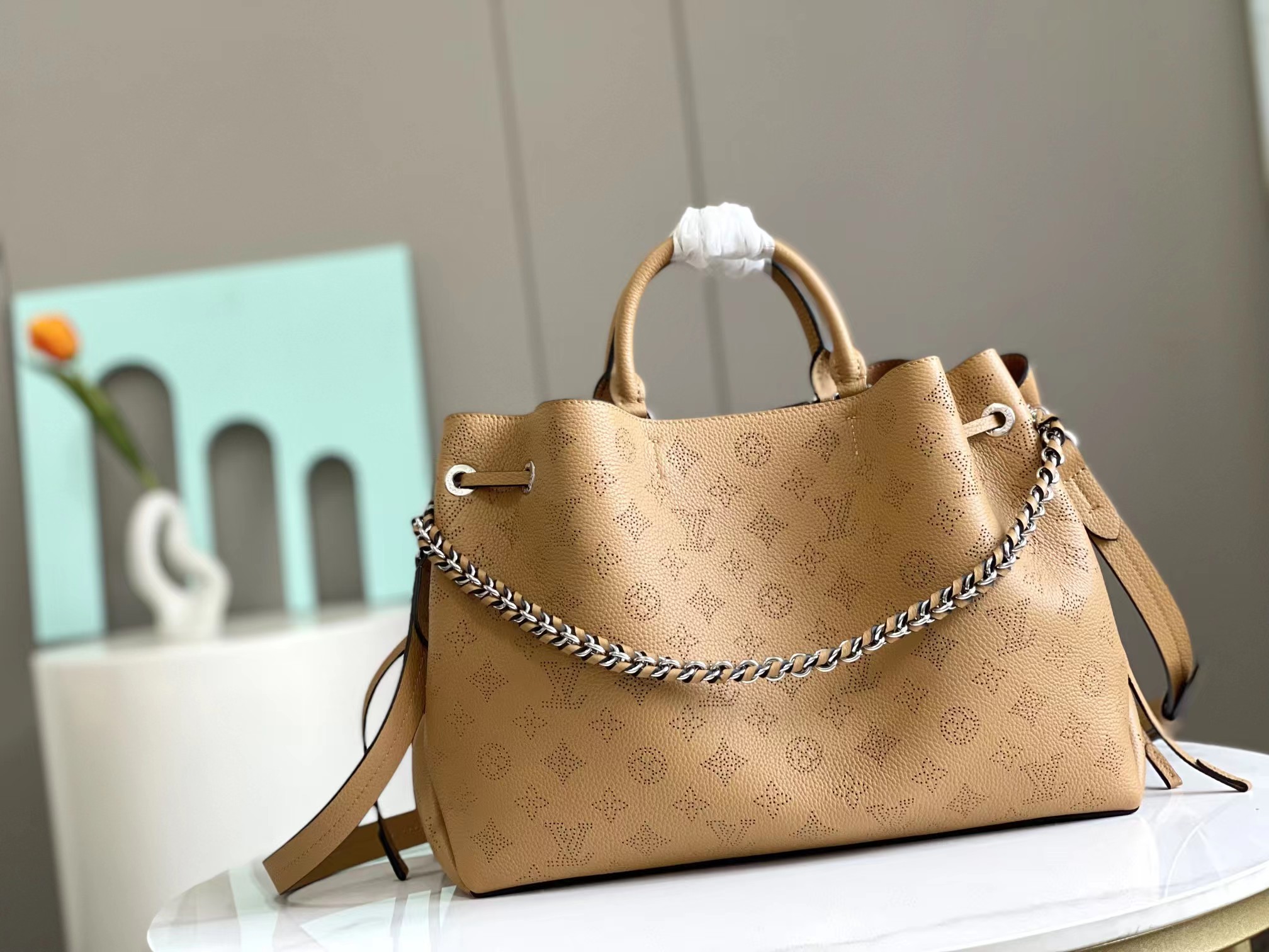 [TOP] Louis Vuitton LV Mahina Bella Tote Bag - Black/White/Beige