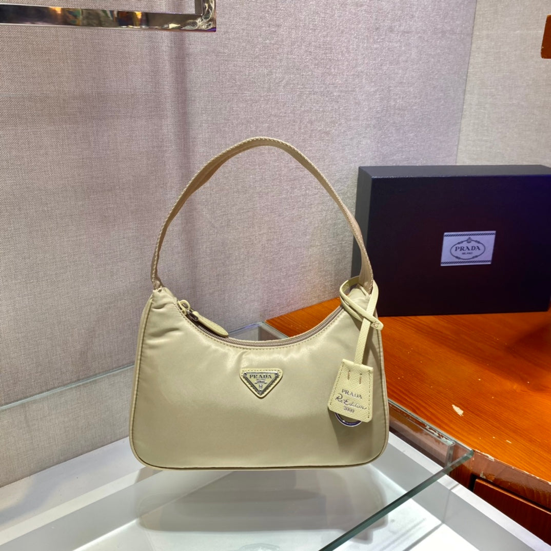 [TOP] PRADA Re-Edition Bag Hobo Nylon - Desert Beige