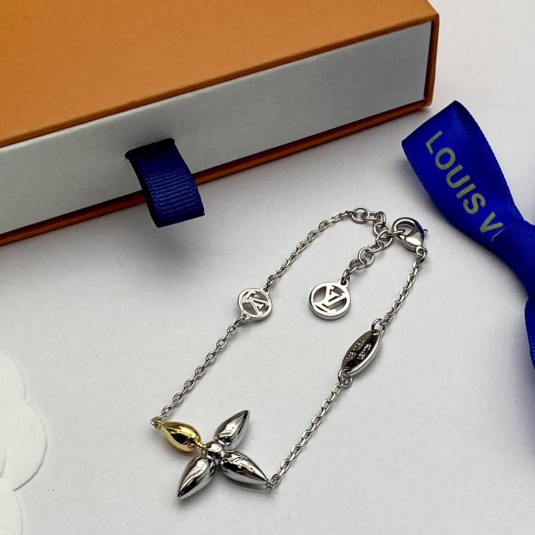 [TOP] Louis Vuitton LV Blossom Necklace Bracelet Set