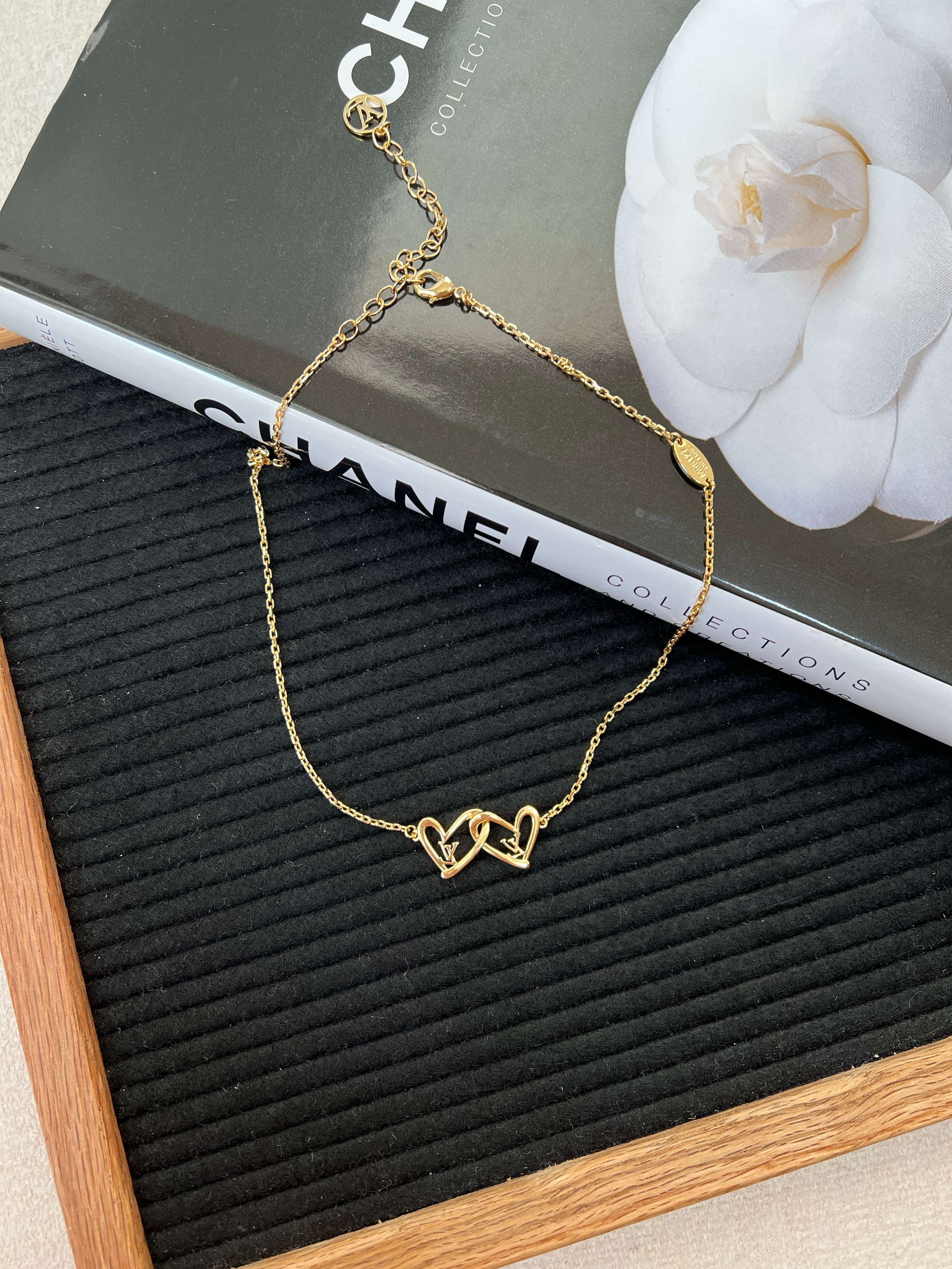 [TOP] Louis Vuitton Heart Earrings & Necklace - Gold