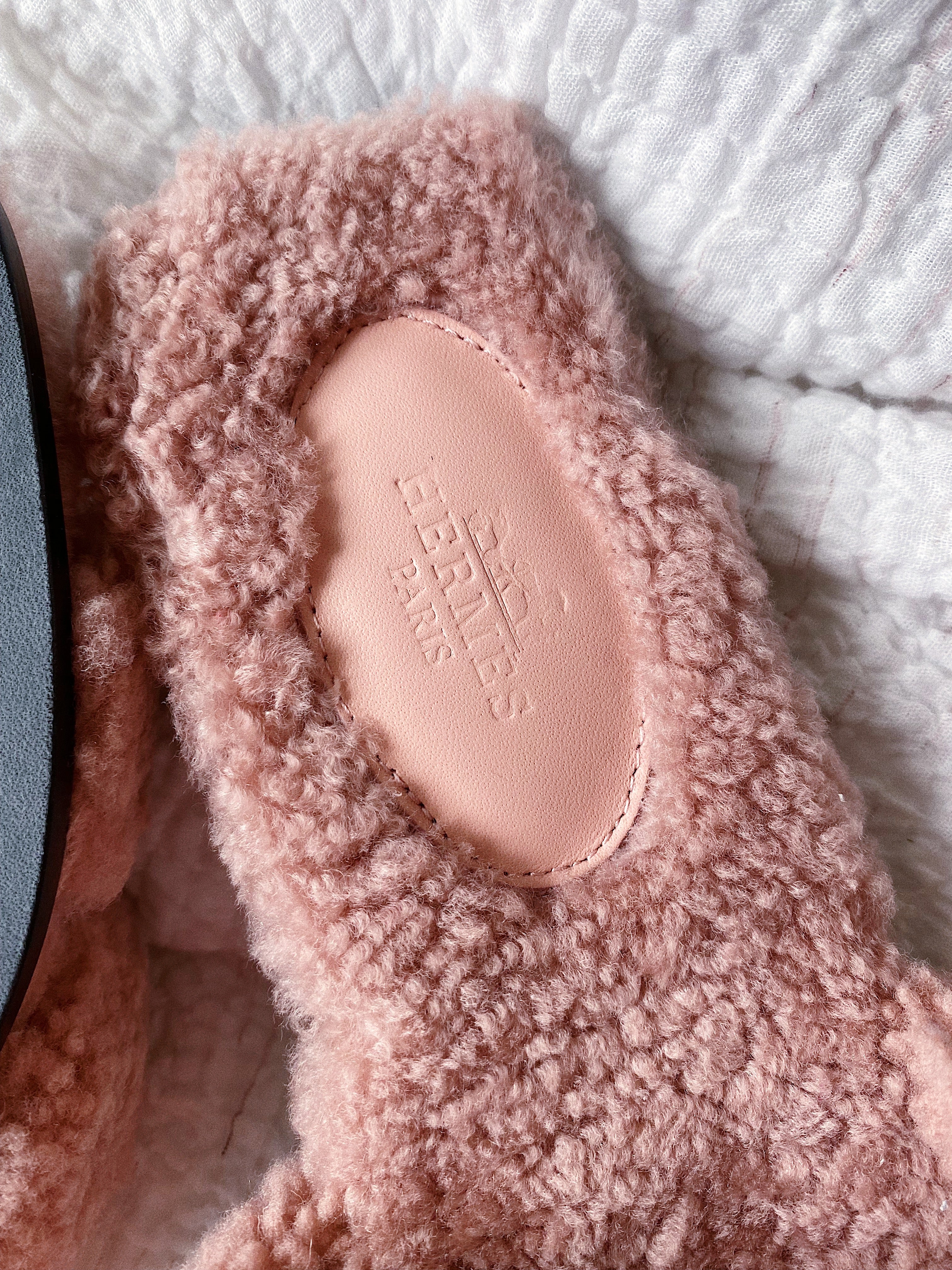 [TOP] HERMES Oran Open Toes Teddy Bear Sandals - Dusty Rose