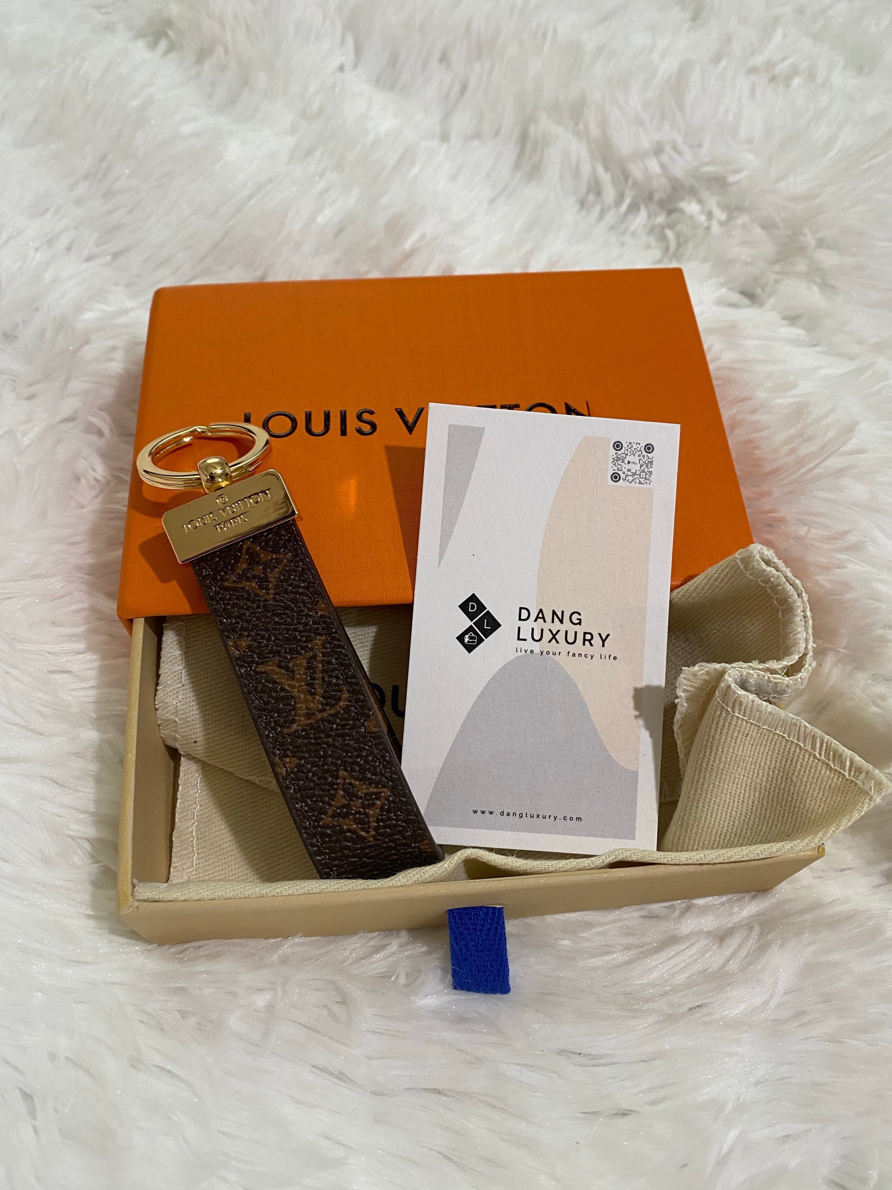 [TOP] Louis Vuitton LV £V Dragonne Key Holder