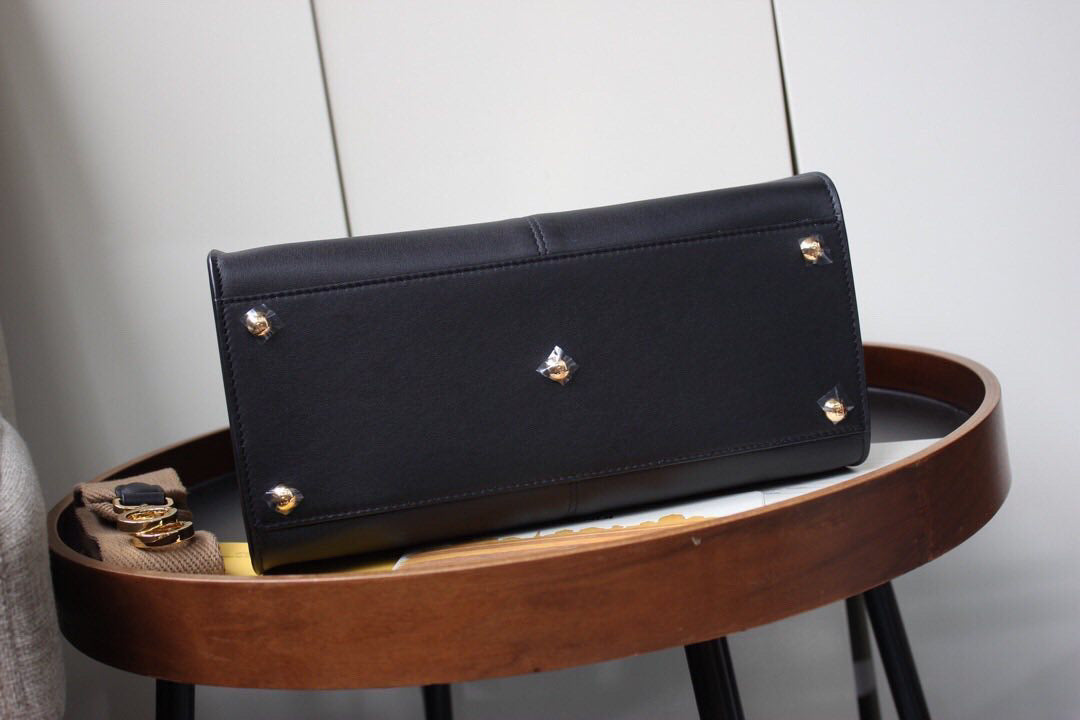 [TOP] FENDI  Peekaboo Medium X-Lite Bag - Black