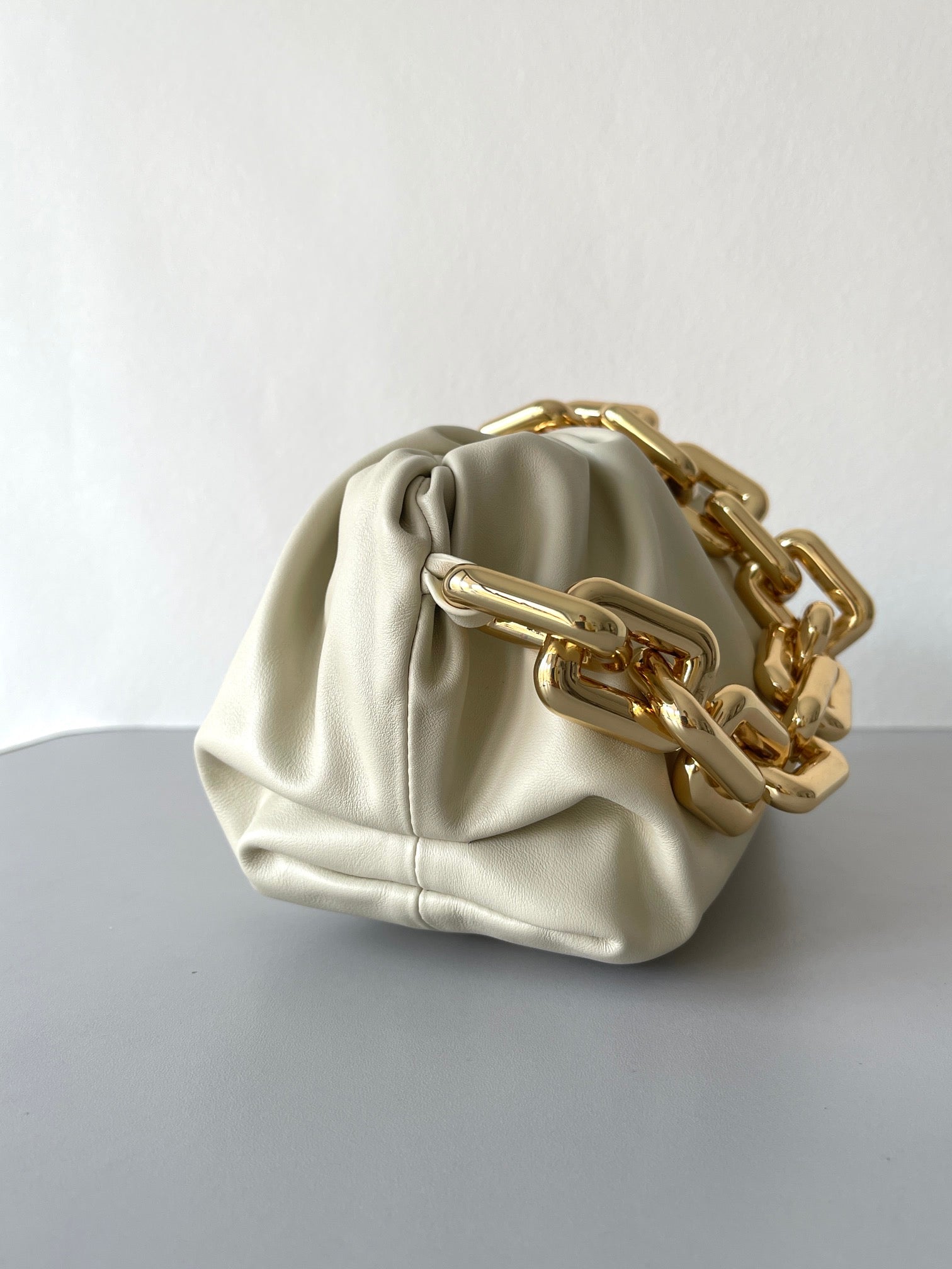 [TOP] Bottega Veneta BV The Chain Pouch 31*16*12cm - Cream