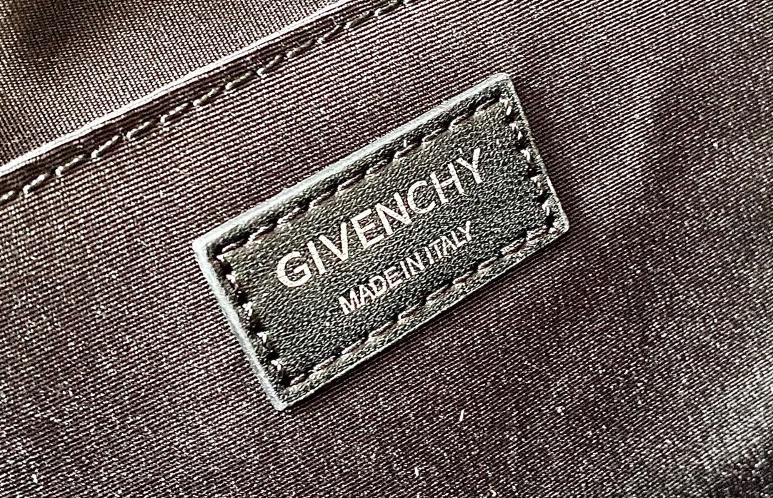 [TOP] GIVENCHY Cross Body Bag 37*18*4- Black