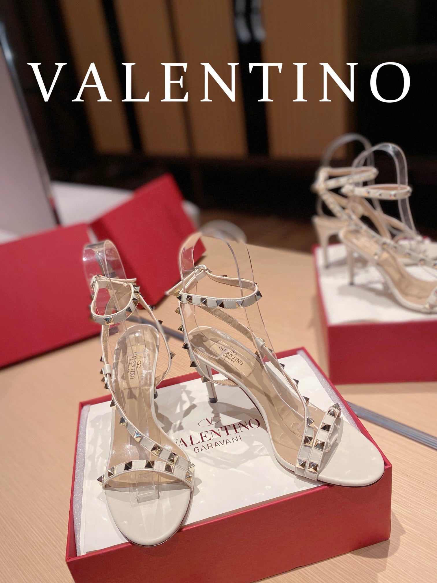 [TOP] VALENTINO  Rockstud Asymmetrical Slingback Sandals - White