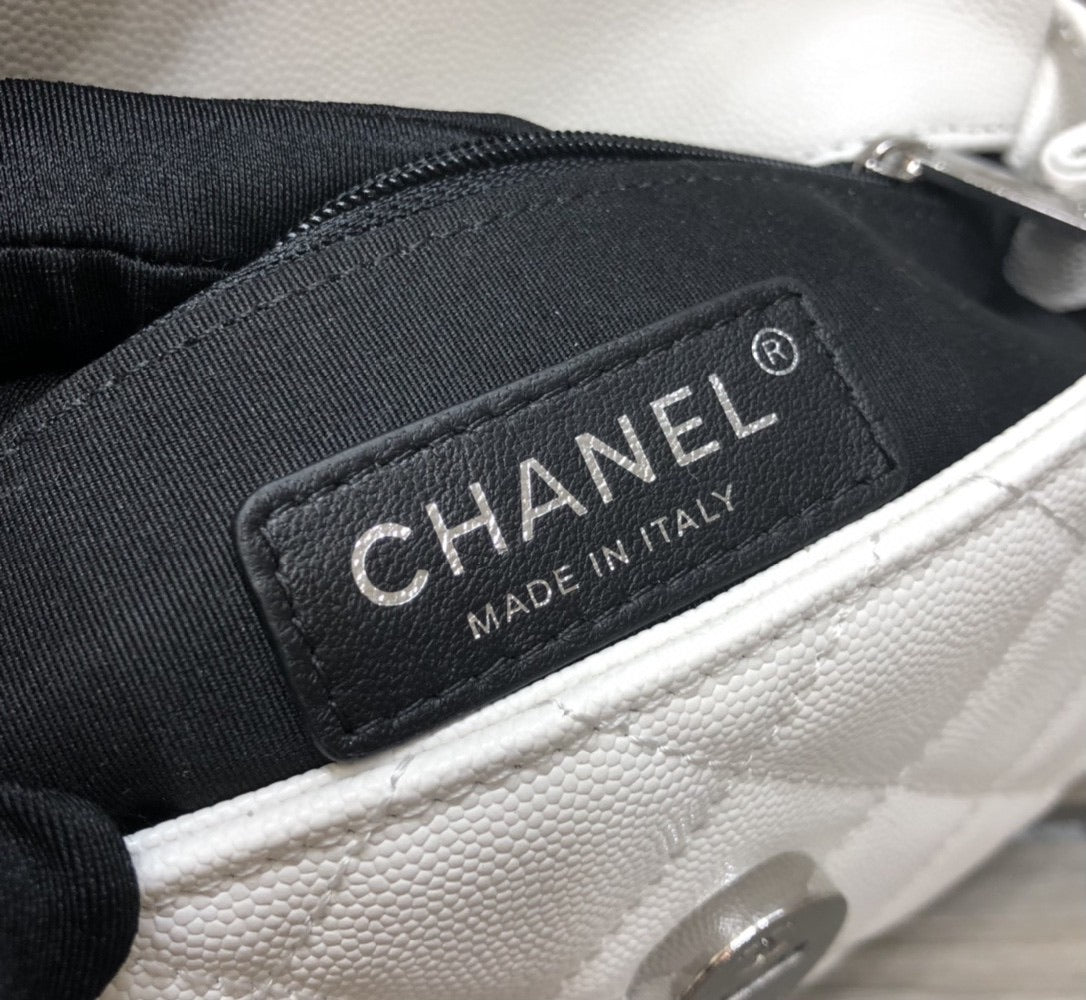 [TOP] CHANEL Flap Bag Caviar Small  - White & Black Hardware