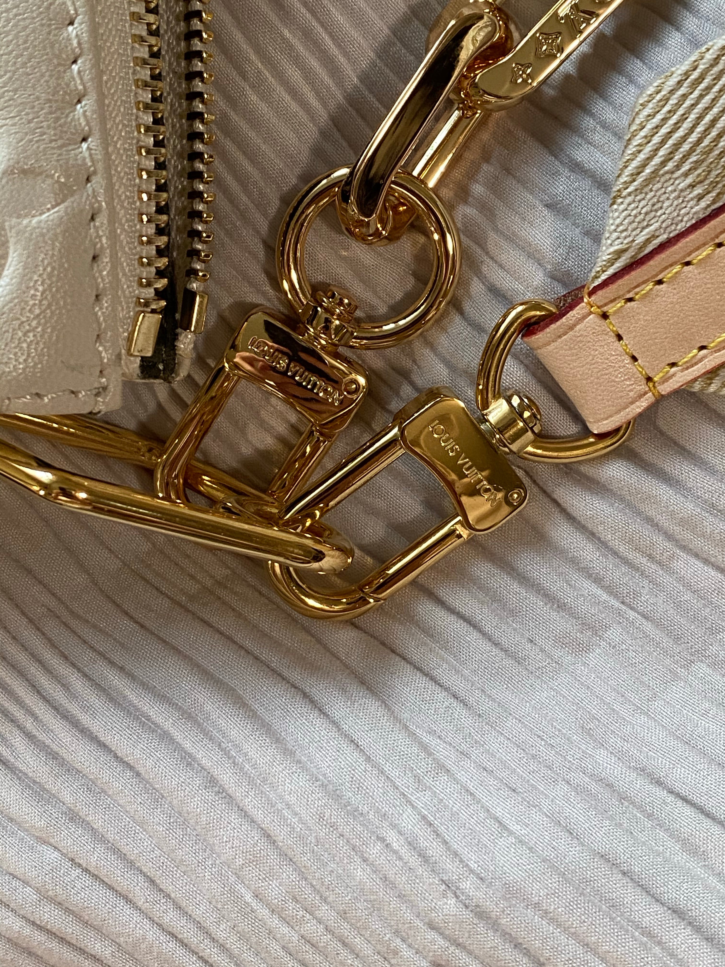 [TOP] Louis Vuitton LV Coussin 26x20x12cm - Cream