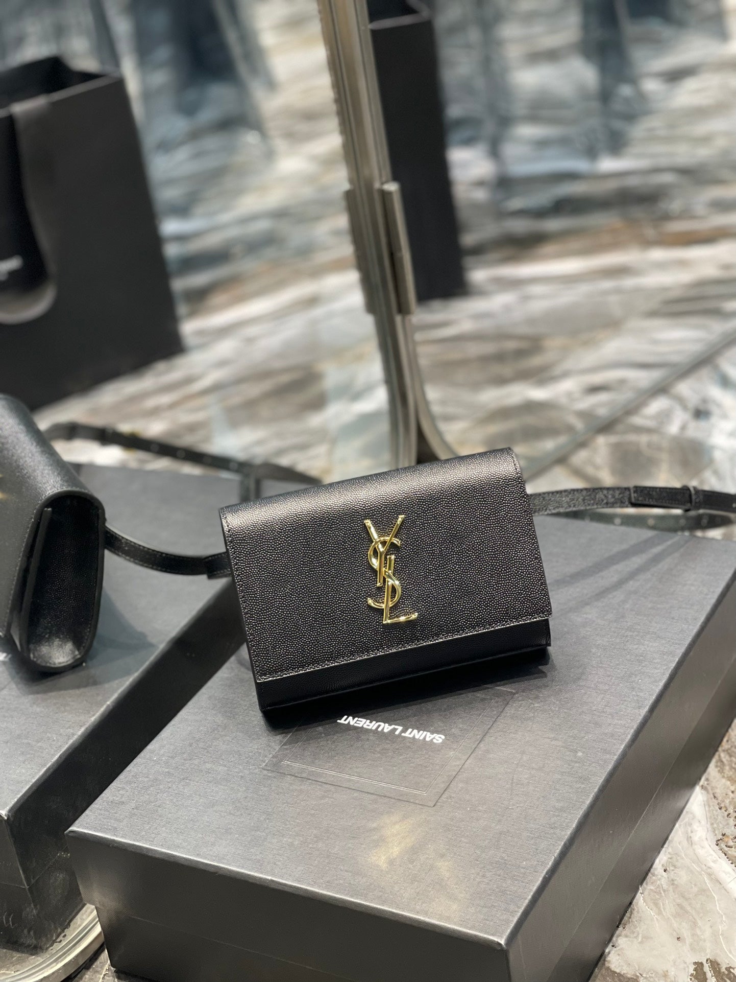 [TOP] Yves Saint Laurent YSL Kate Grainy Belt Bag 18×12×4.5cm - Black