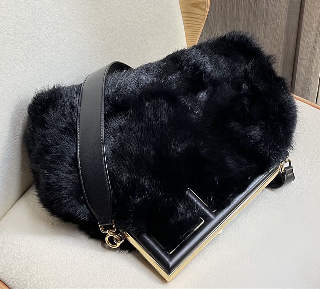 [TOP] FENDI FENDI First Medium Mink Bag - Black