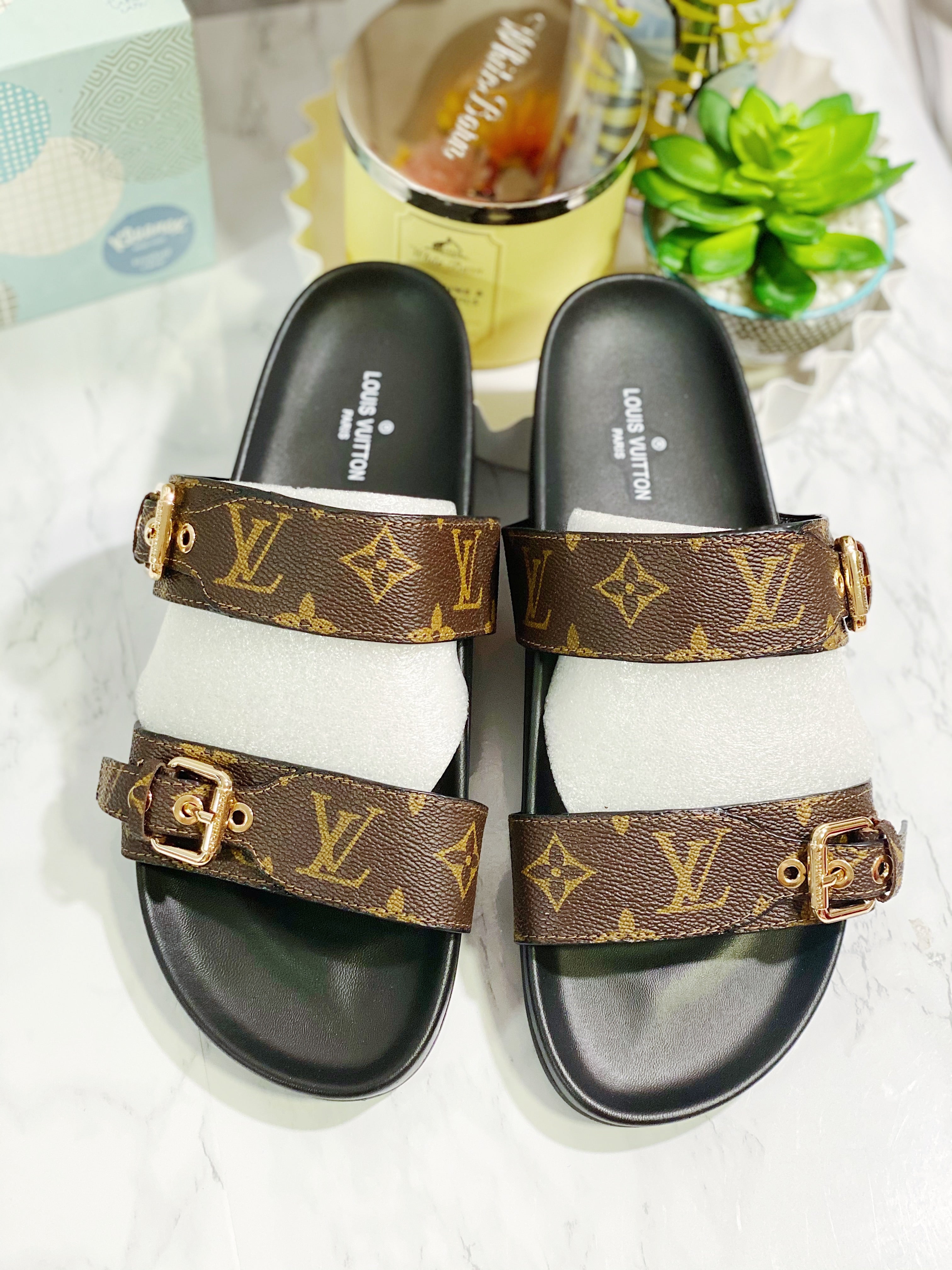 [TOP] Louis Vuitton LV L.V Bom Dia Flat Sandals Monogram