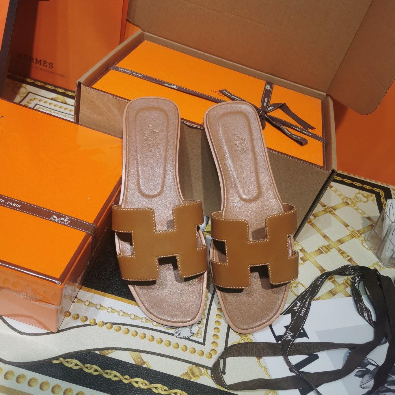 [TOP] HERMES Oran Sandals - Gold Piqures Ecrues