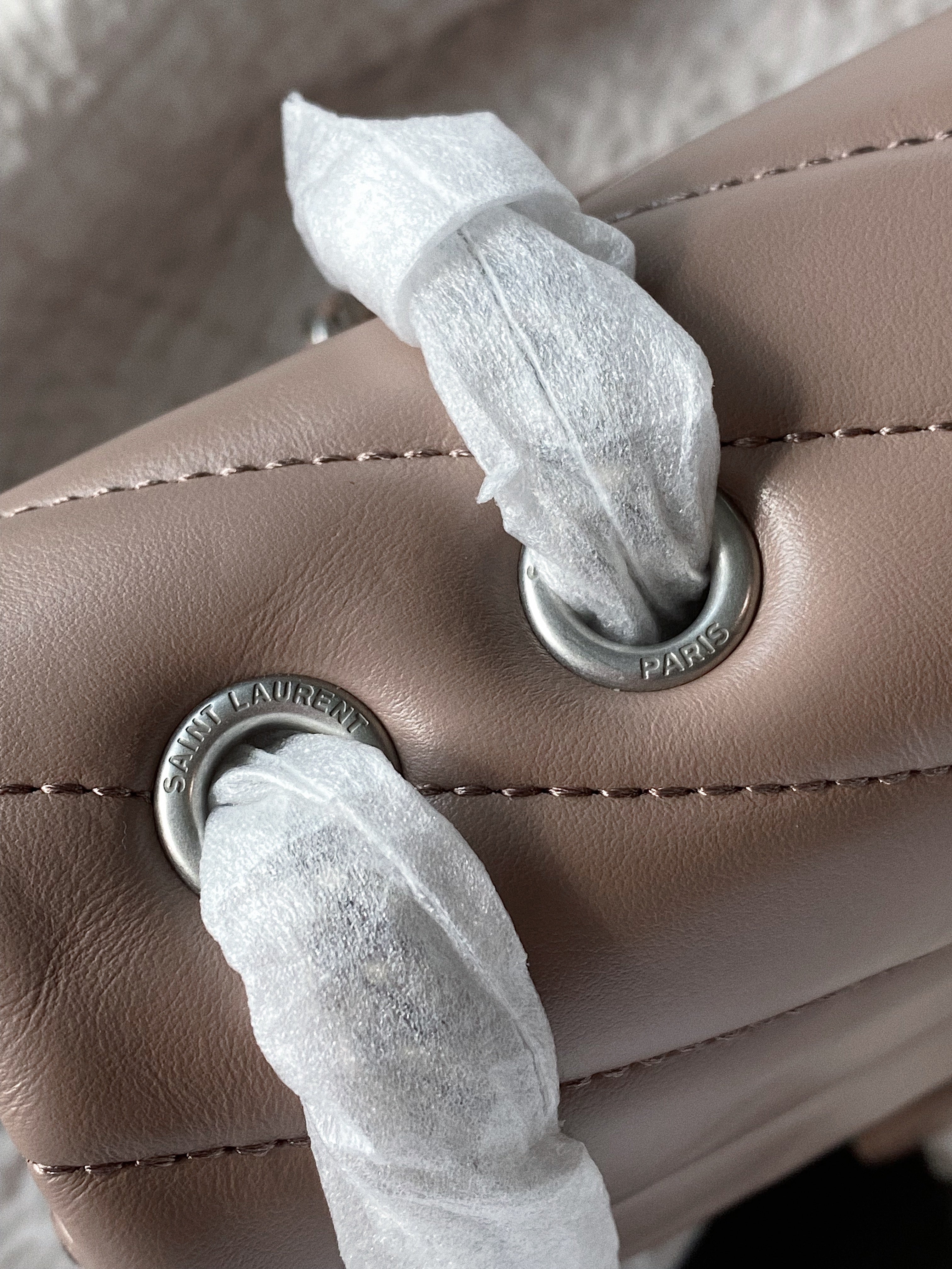 [TOP] Yves Saint Laurent YSL Loulou Quilted Shoulder Bag Small 20cm - Taupe