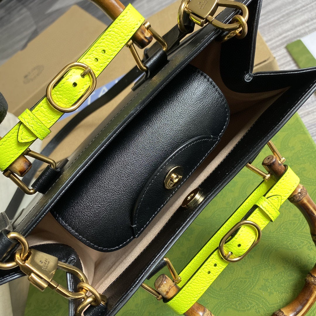 [TOP] GUCCI G*G Diana Medium Bag - Black