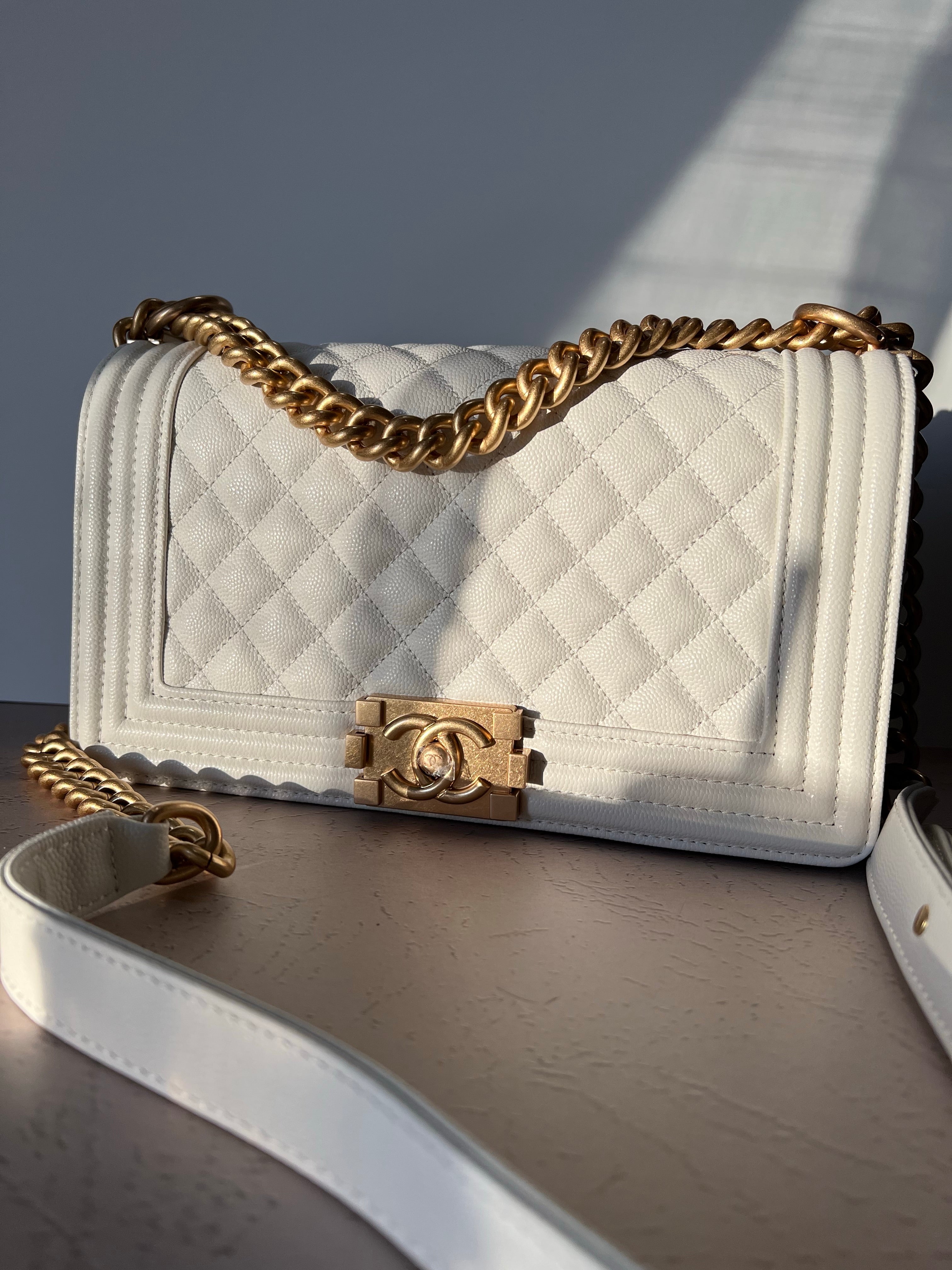 [TOP] CHANEL Le Boy Bag Caviar Medium 25CM  - White & GHW