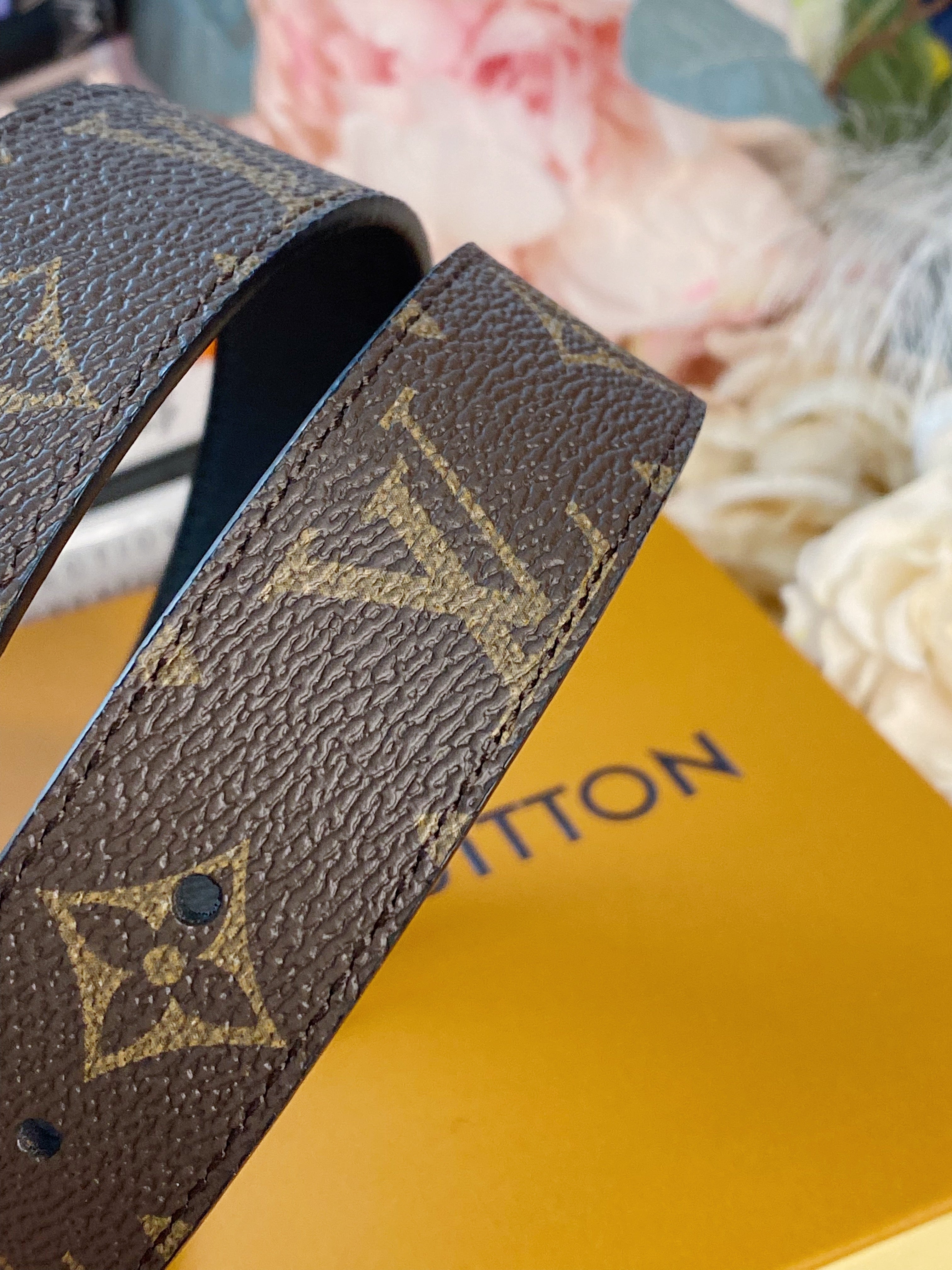 [TOP] Louis Vuitton LV LV Monogram Reversible Thin Belt Metal Logo - Gold