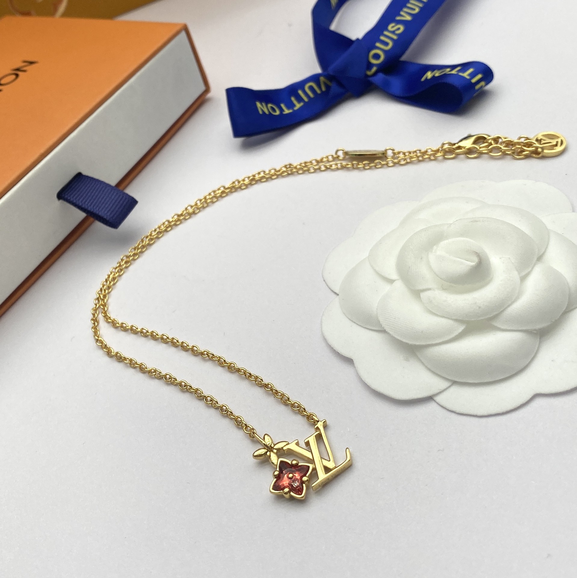 [TOP] Louis Vuitton LV Idylle Blossom Necklace Bracelet Earrings Set