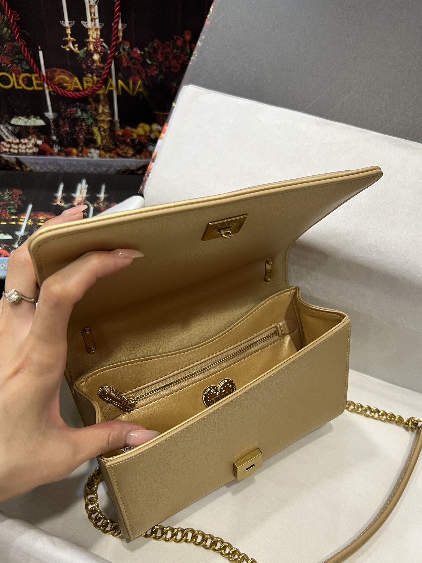 [TOP] Dolce & Gabbana D&G Nappa Leather Devotion Bag 21cm/26cm - Golden