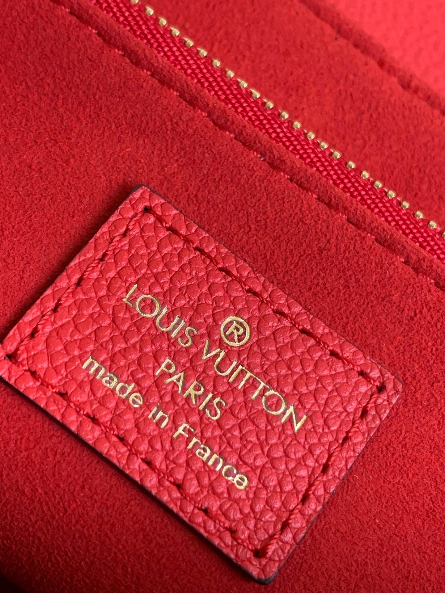 [TOP] Louis Vuitton LV  Vavin 20.5 x 15 x 8 cm- Red