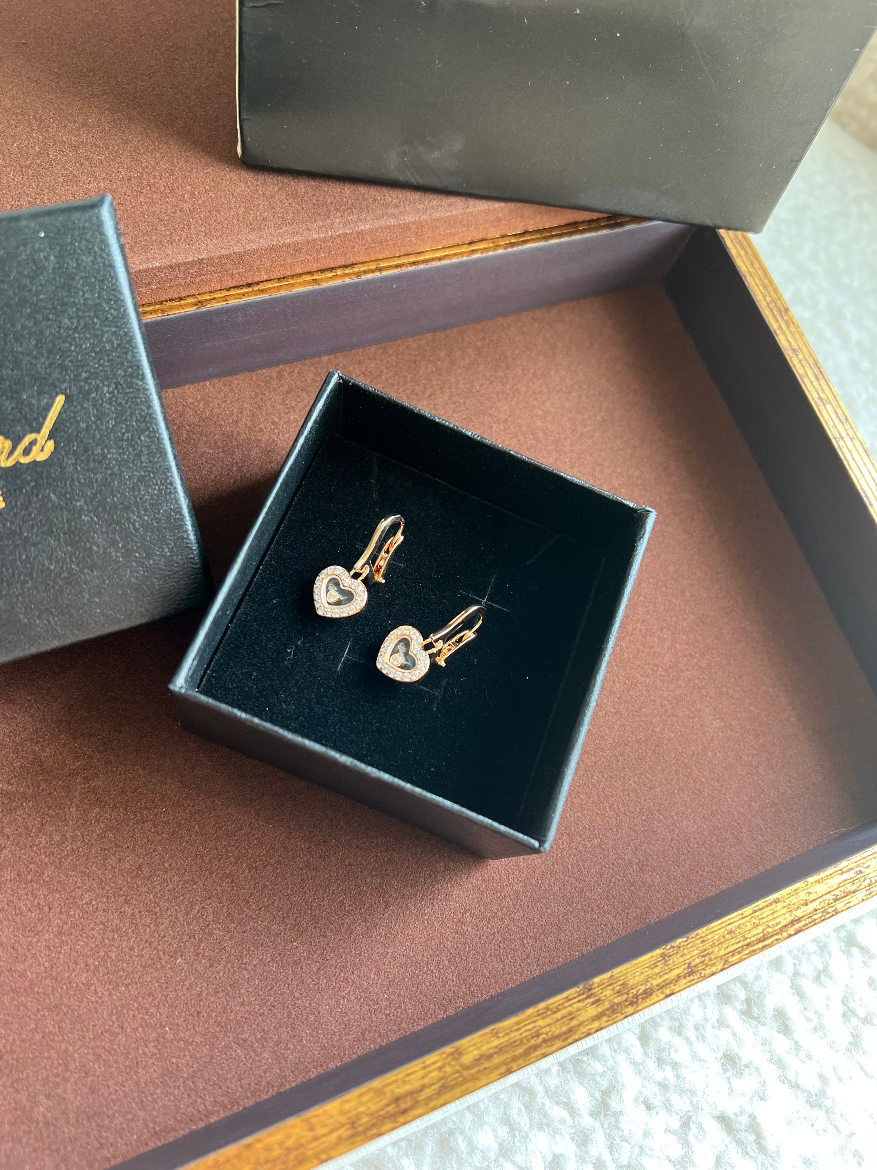 [TOP] Ch0pard Heart Dangle Earrings w Stones - Gold