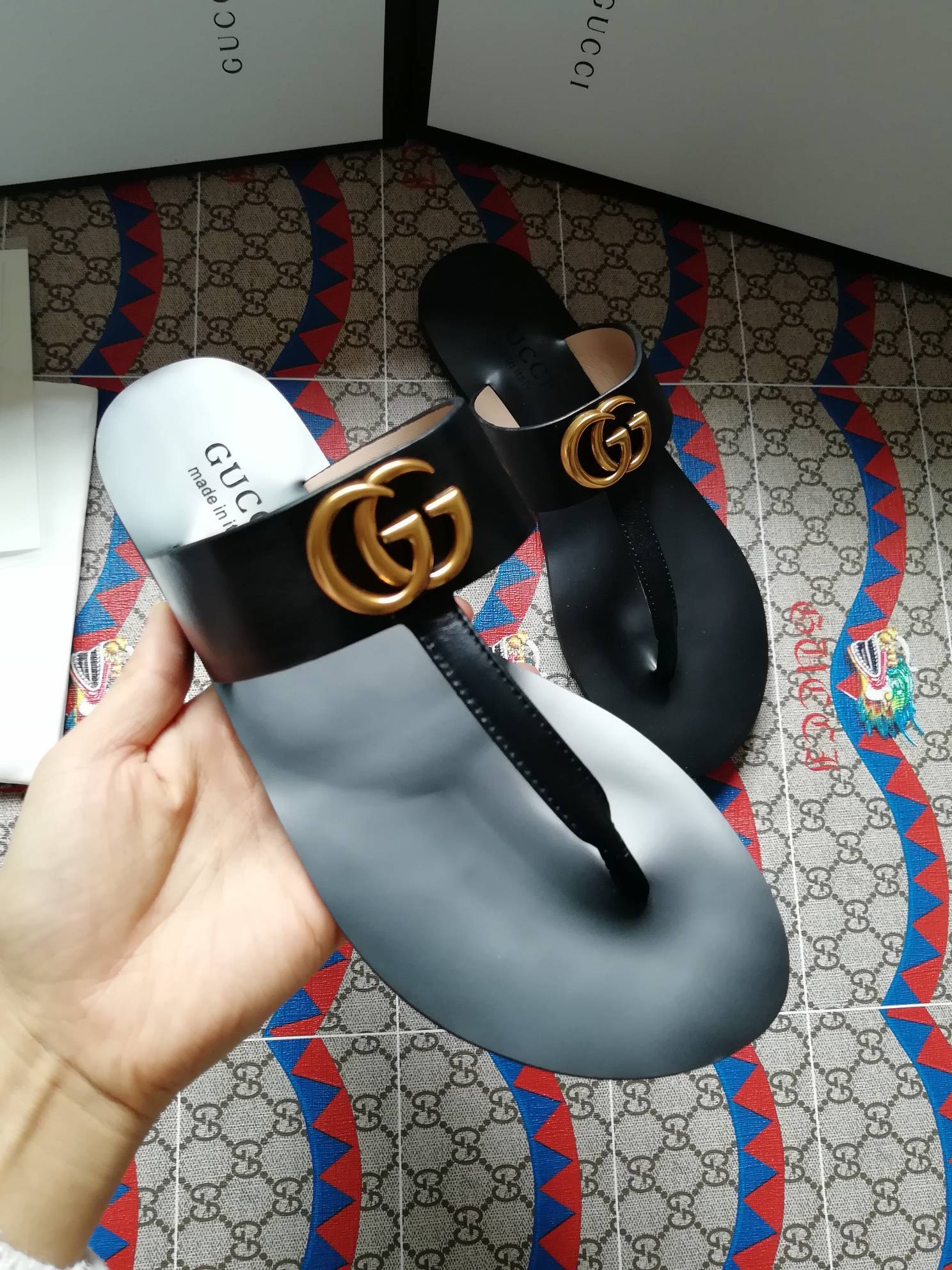 [TOP] GUCCI GG Marmont Thong Sandals - Black