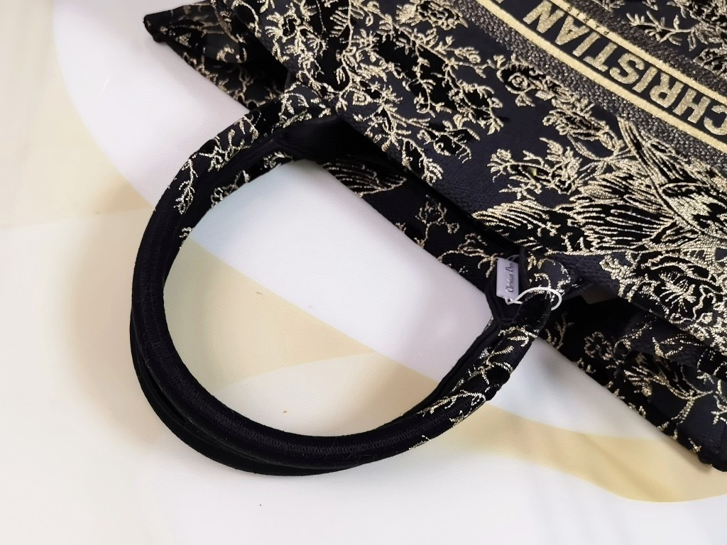 [TOP] Christian Dior Book Tote Christian Dior Jardin D'Hiver Embroidered Lagre 42cm - Black & Gold Thread