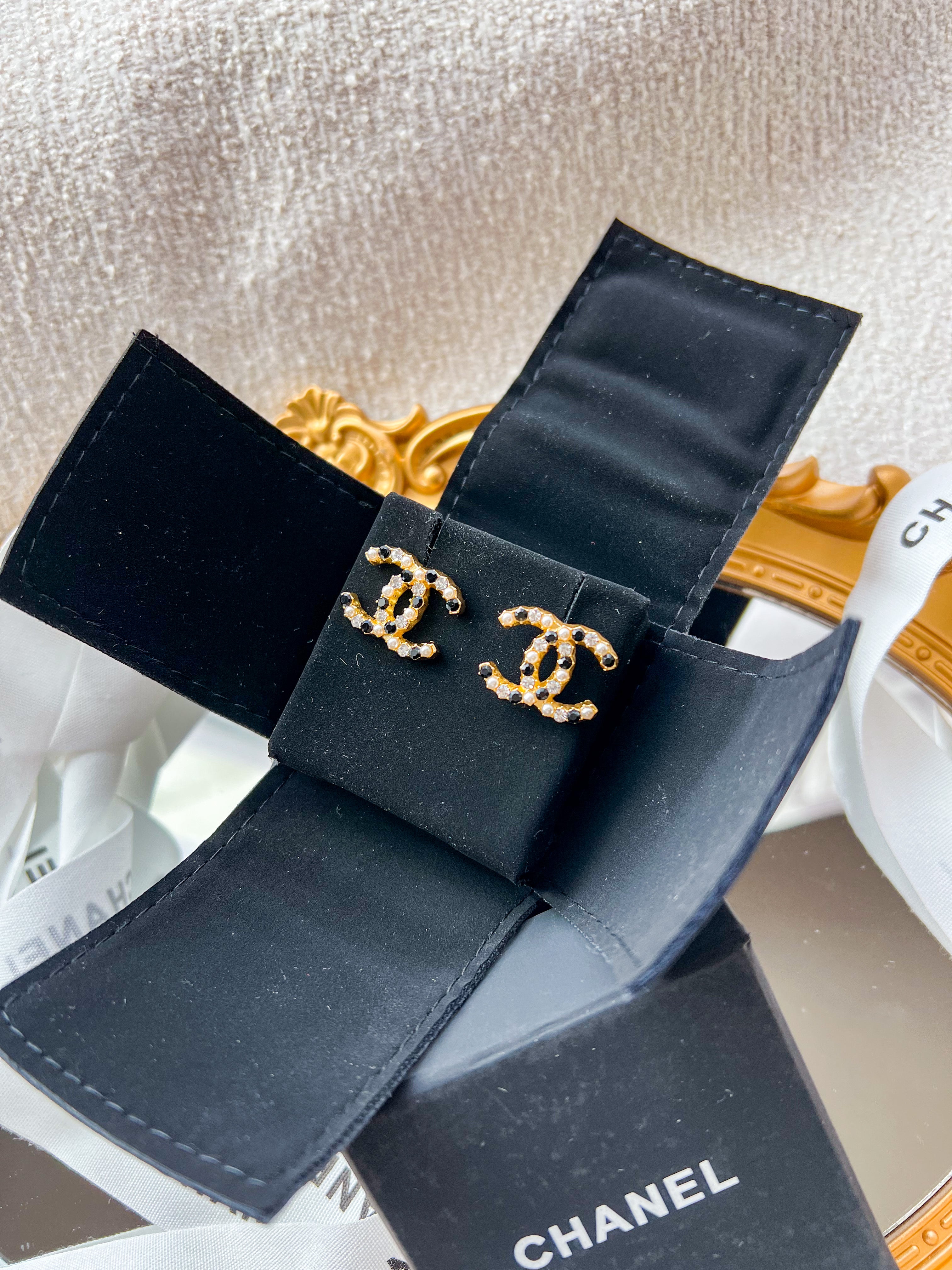 [TOP] CHANEL Stud Earrings w Black Stones