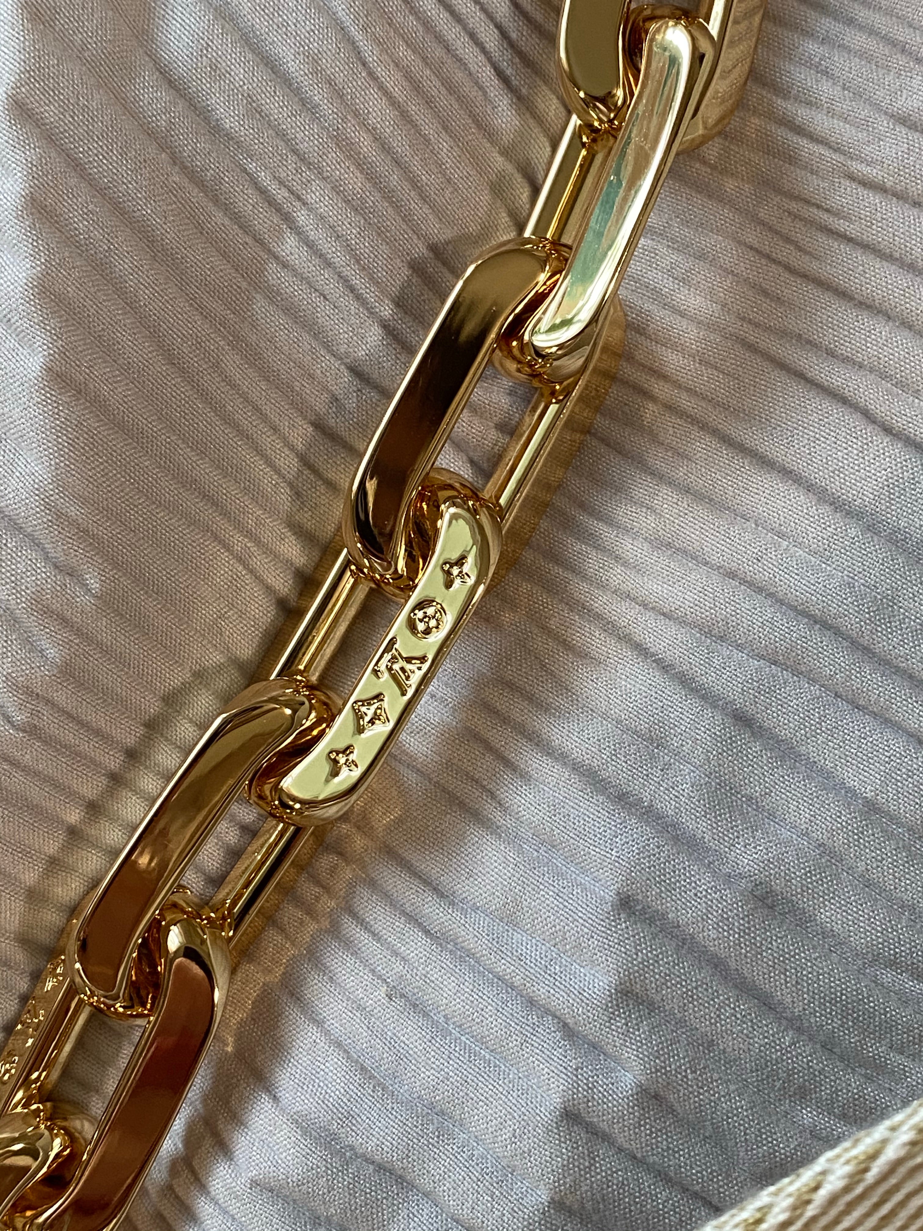 [TOP] Louis Vuitton LV Coussin 26x20x12cm - Cream