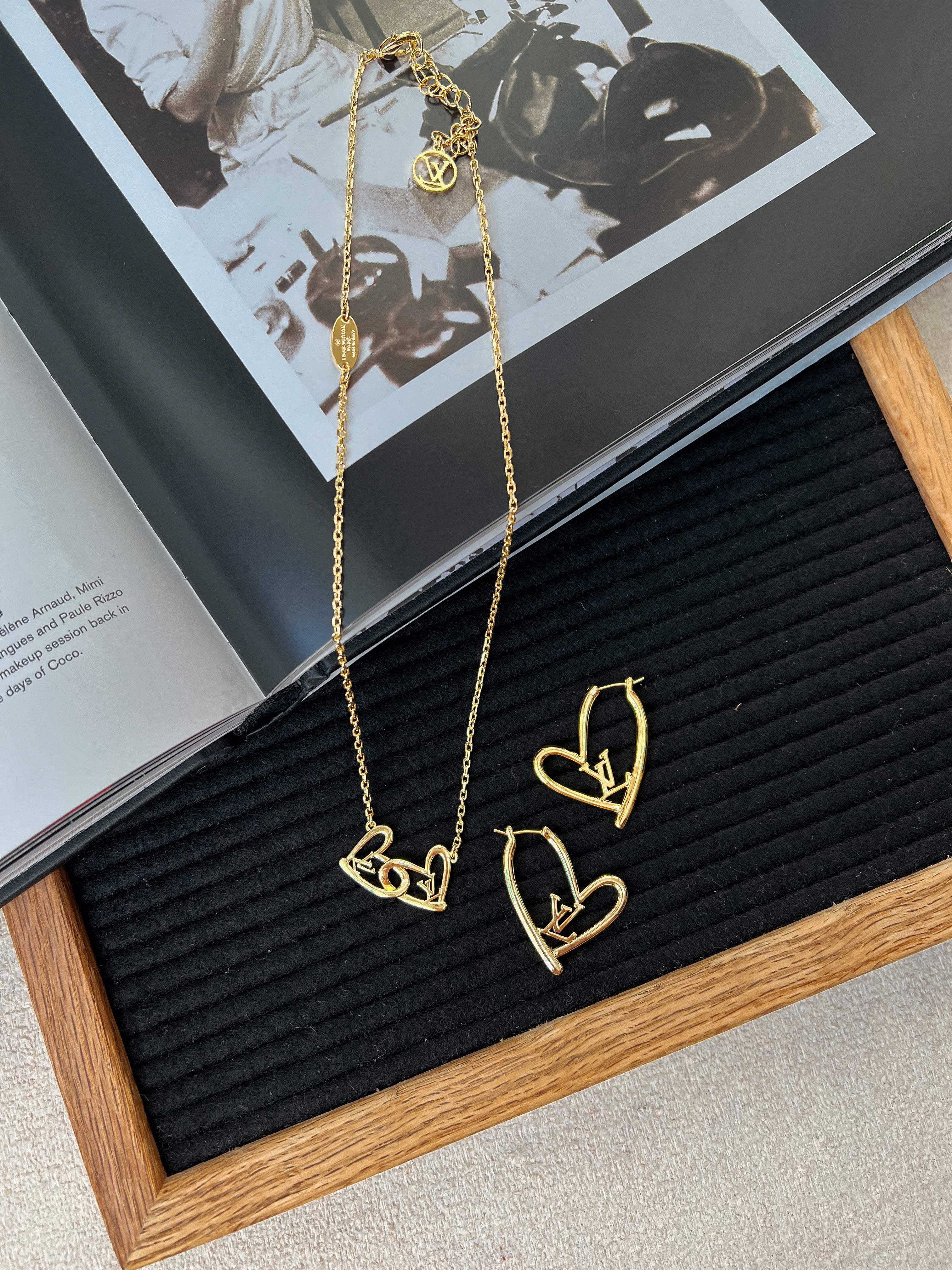 [TOP] Louis Vuitton Heart Earrings & Necklace - Gold