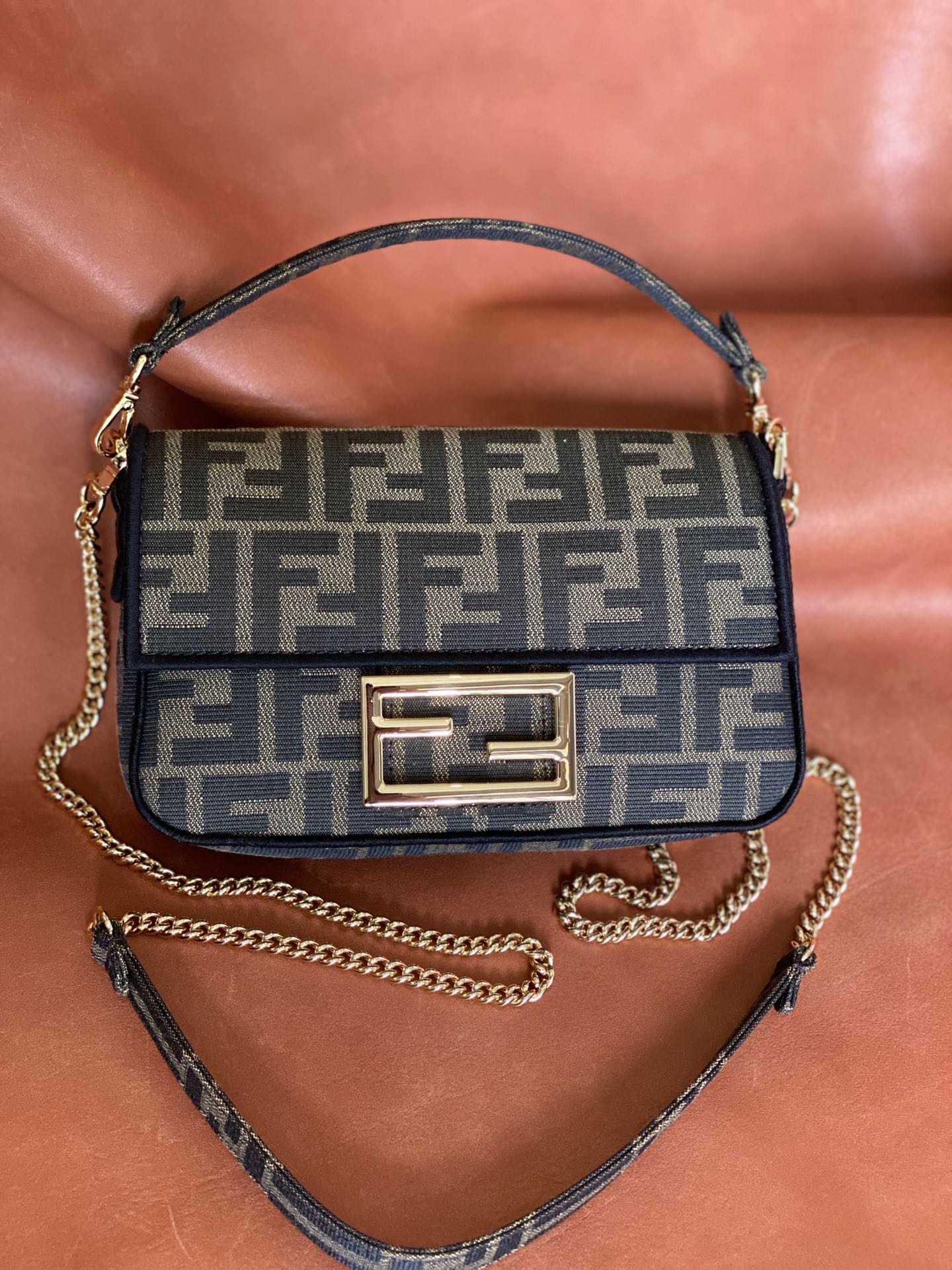 [TOP] FENDI  Baguette Mini Canvas Bag