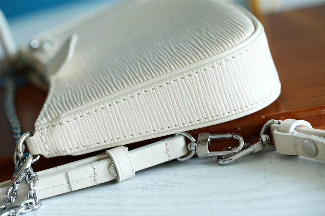 [TOP] Louis Vuitton LV L*V Epi Easy Pouch on Strap 19 x  10.5 x  3cm- White