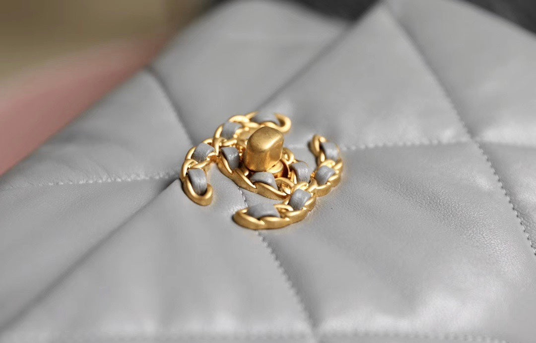 [TOP] Chanel 19 Small Bag -Grey w Chip