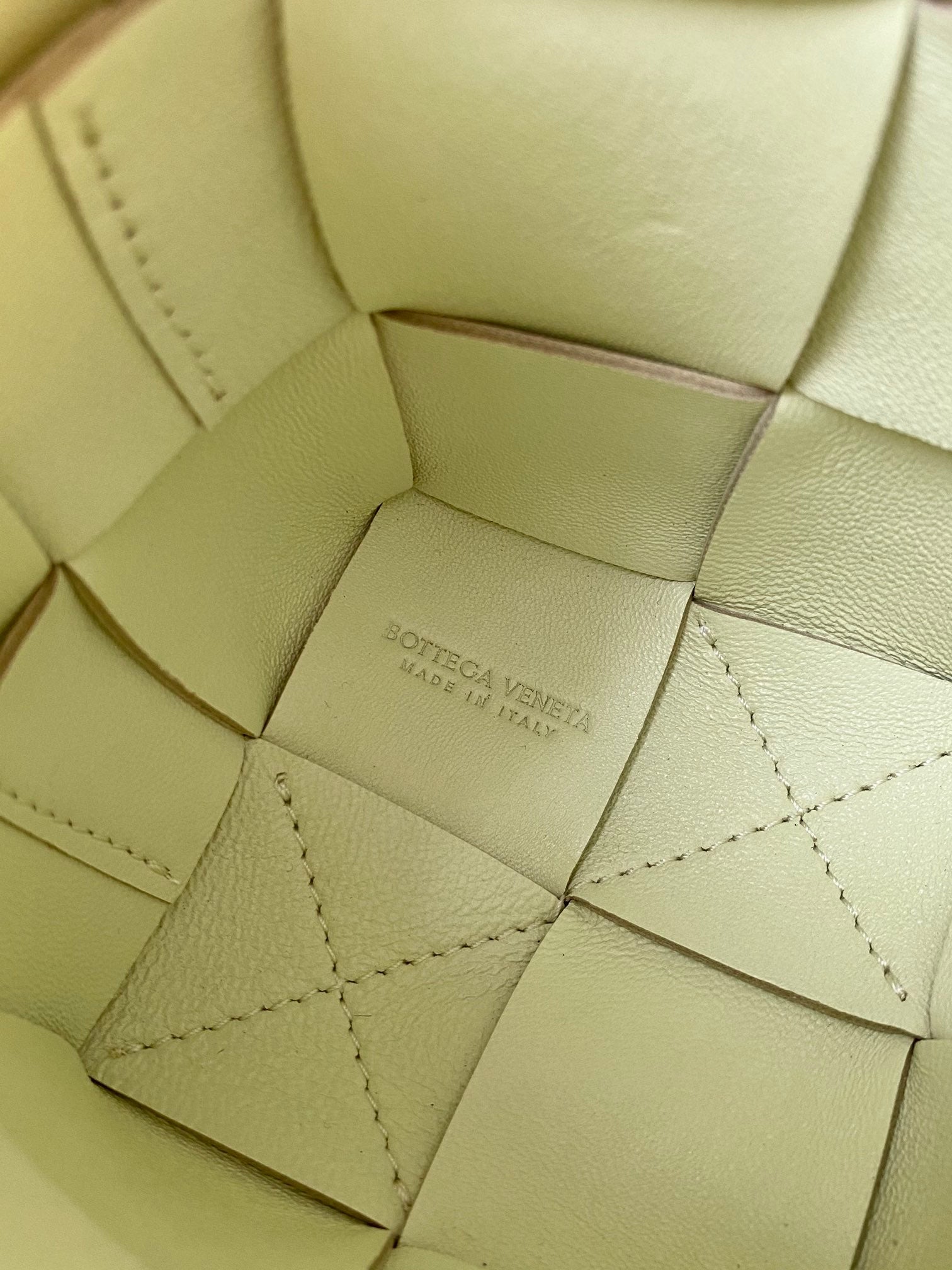 [TOP] Bottega Veneta BV Intrecciato Mini Leather Bucket Bag - Lemon Yellow