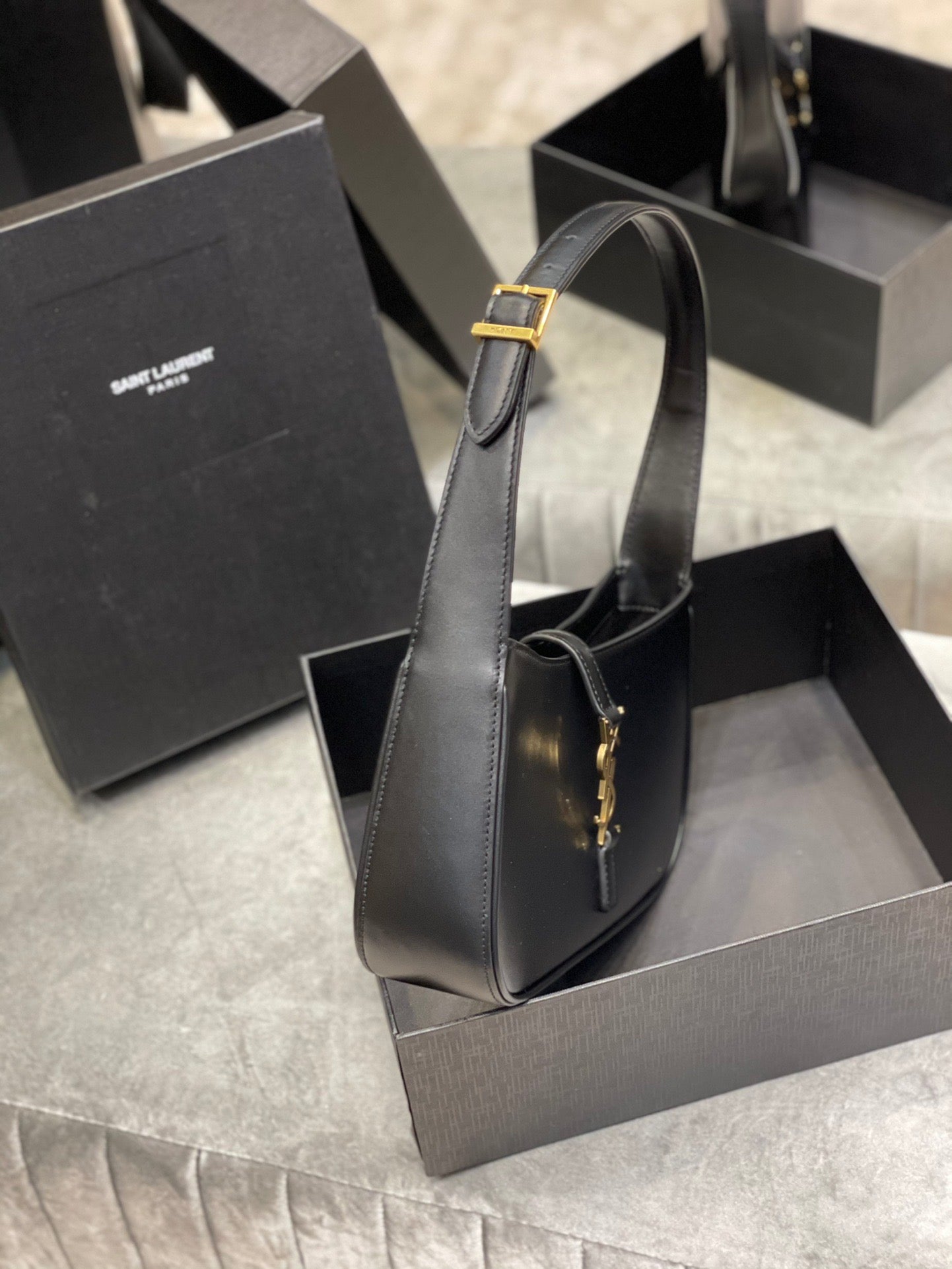 [TOP] Yves Saint Laurent YSL Le 5A7 Shoulder Bag - Black GHW