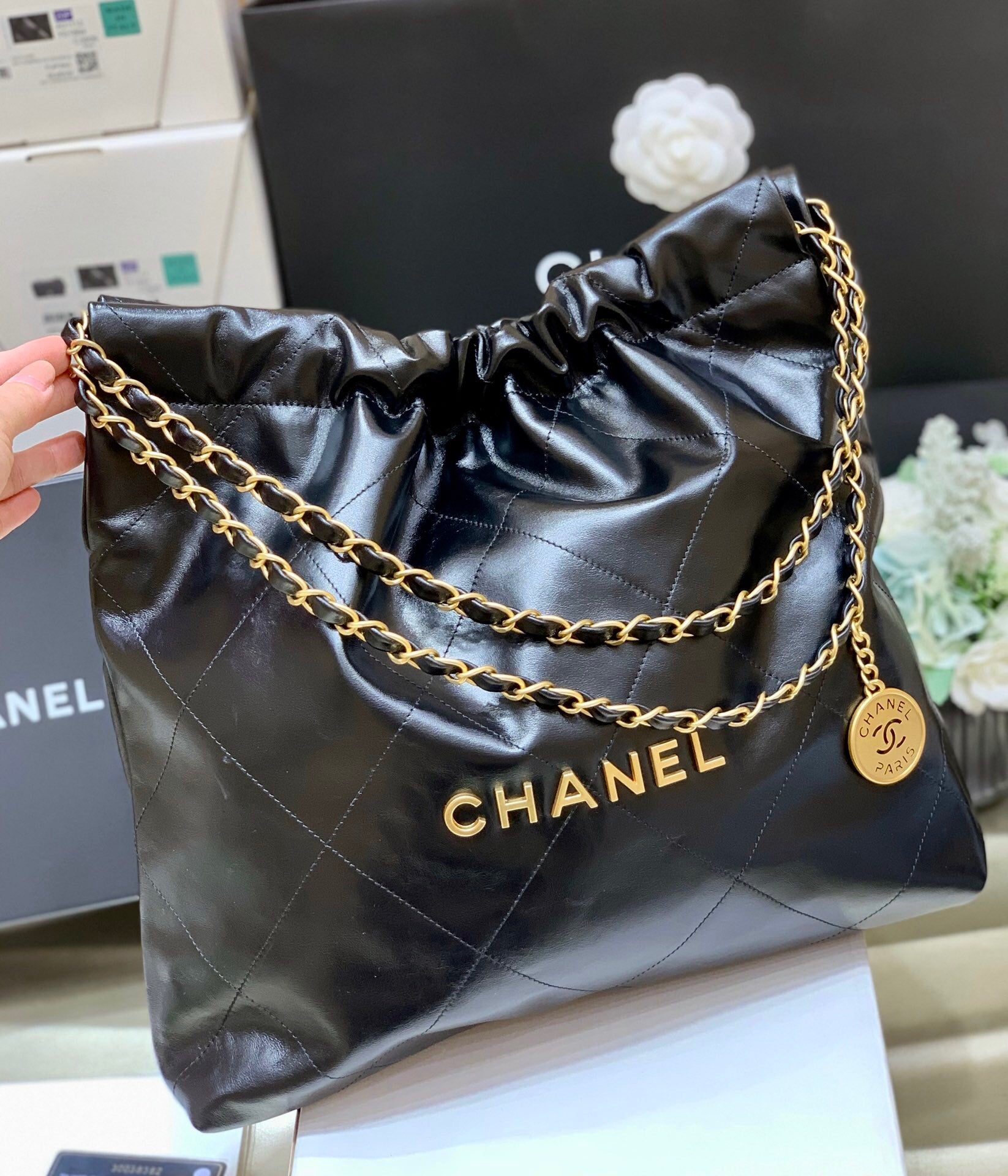 [TOP] CHANEL 22 Bag Small 35cm - Black & GHW